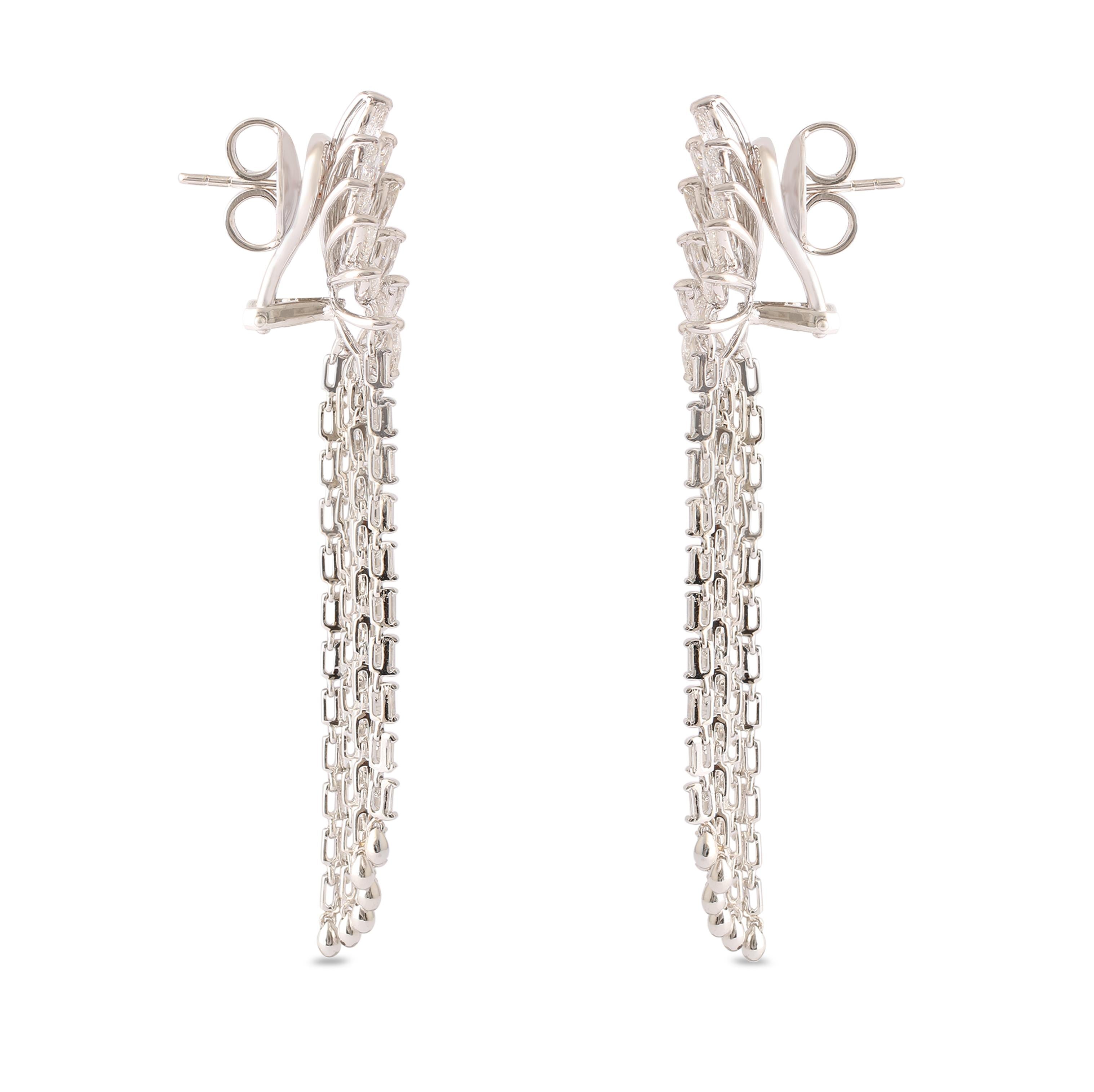 Studio Rêves Dangling Baguettes Earrings in 18 Karat Gold with Fancy Diamonds In New Condition For Sale In Mumbai, Maharashtra