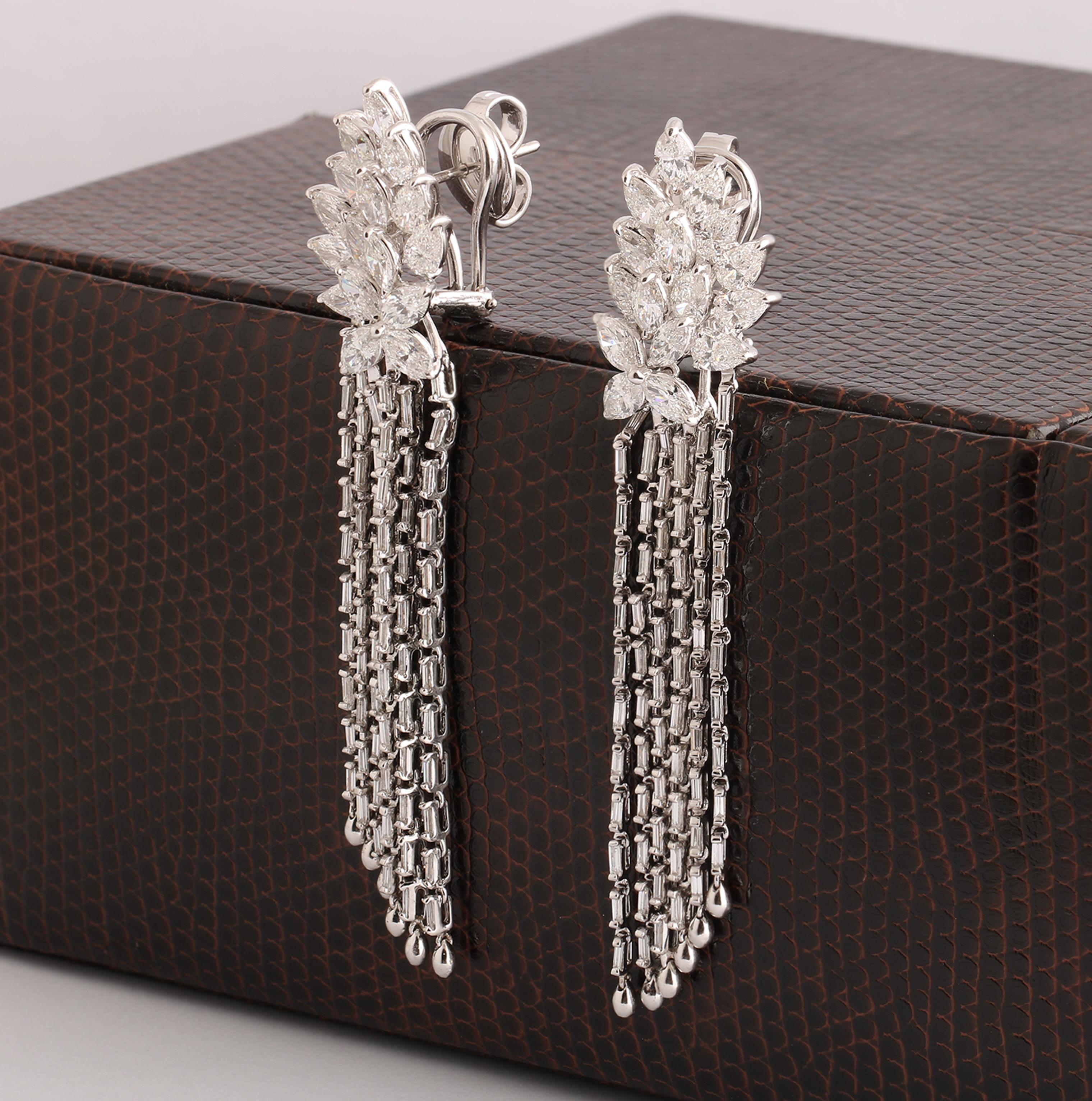 Studio Rêves Dangling Baguettes Earrings in 18 Karat Gold with Fancy Diamonds For Sale 2