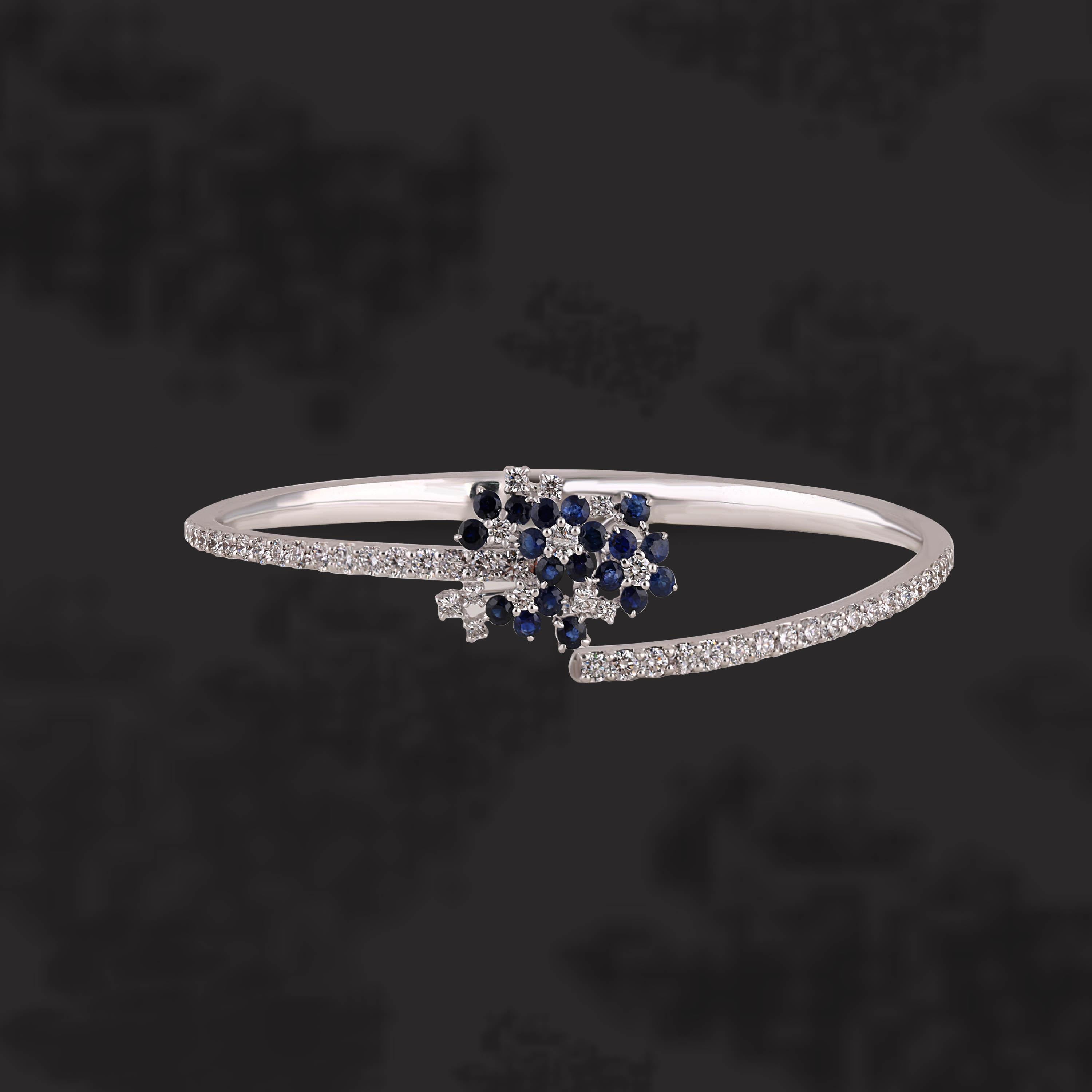 Studio Rêves Diamond and Blue Sapphire Cluster Spring Bracelet in 18 Karat Gold For Sale 2