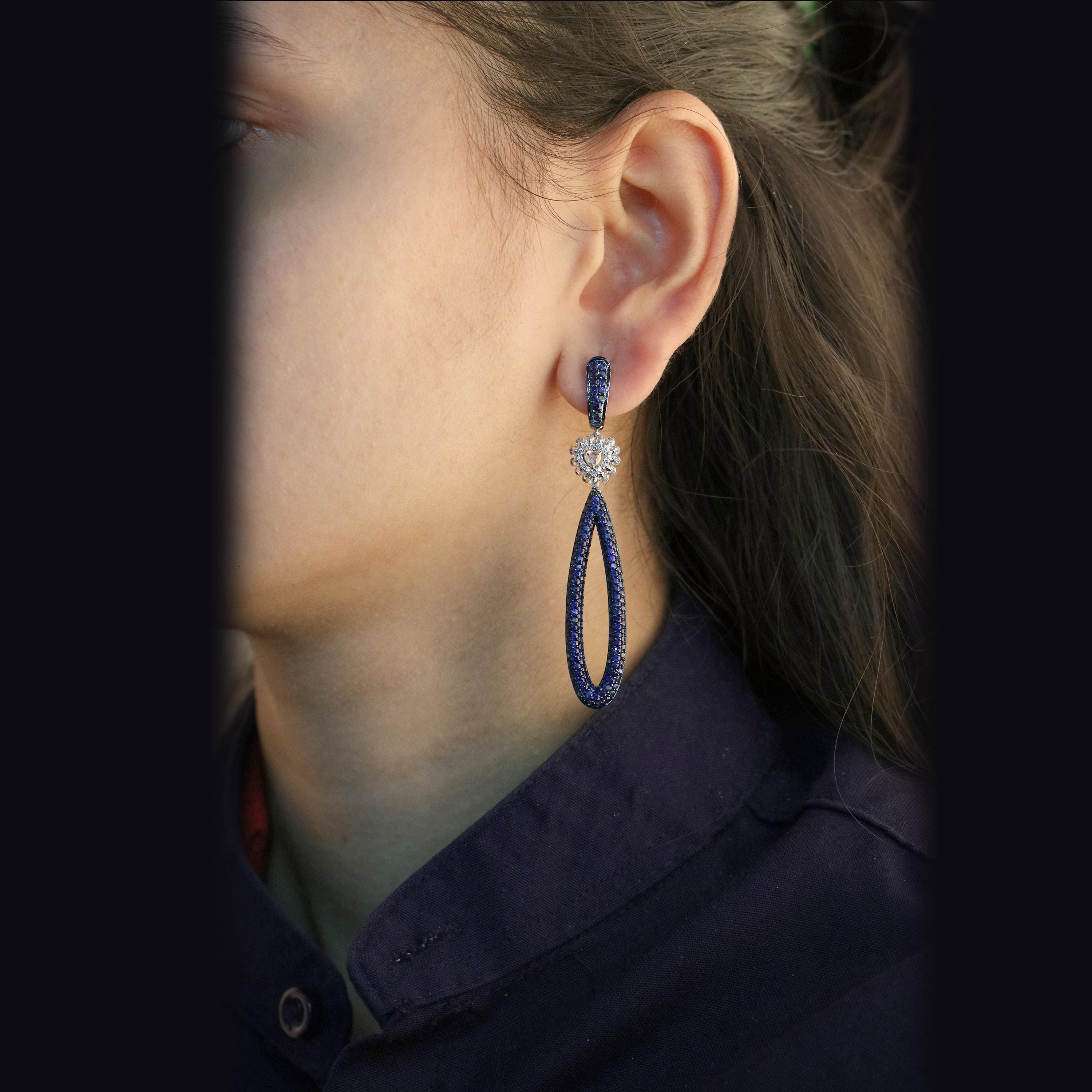 Contemporary Studio Rêves Diamond and Blue Sapphire Dangling Earrings in 18 Karat White Gold For Sale