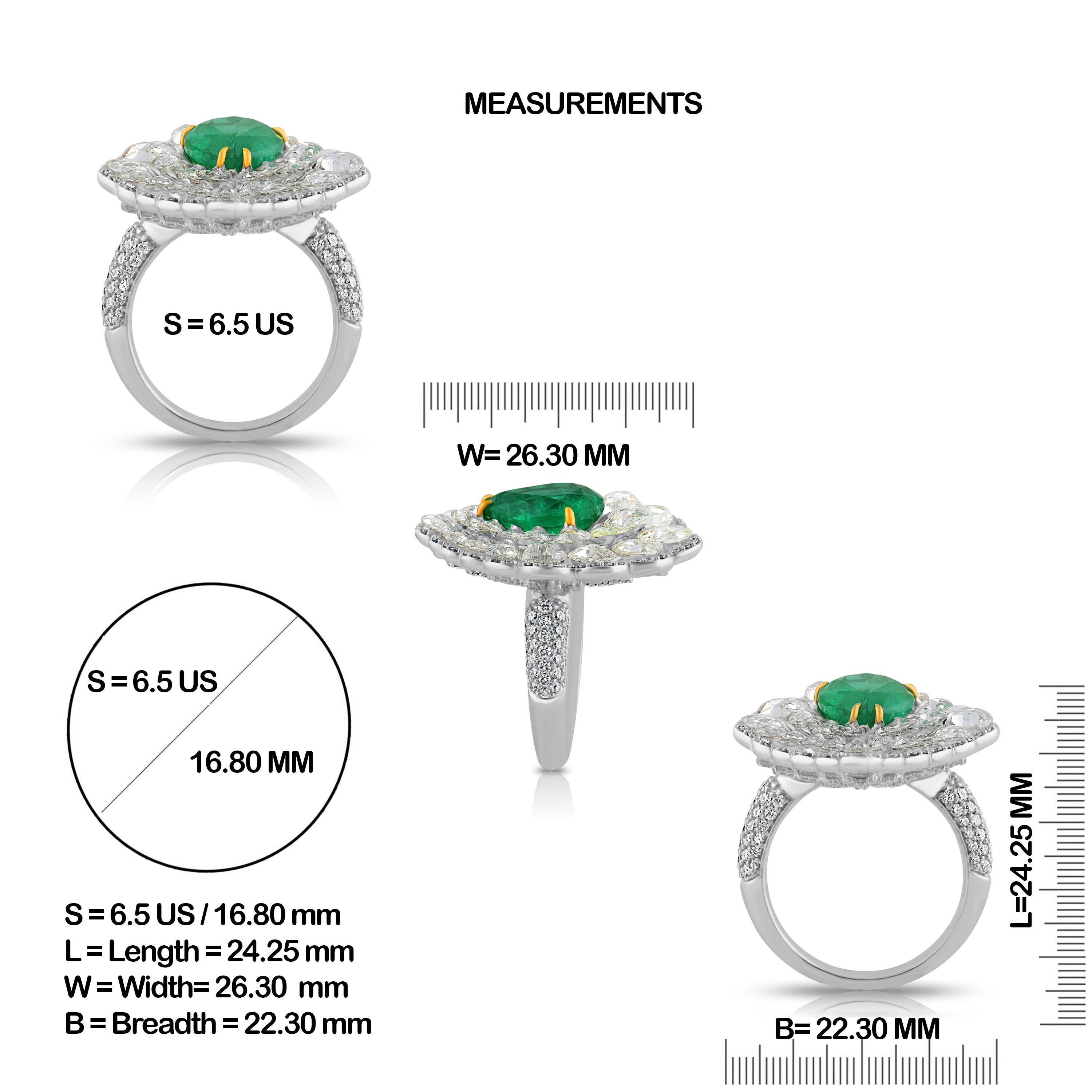 Modern Studio Rêves Diamond and Emerald Cluster Ring in 18 Karat Gold For Sale