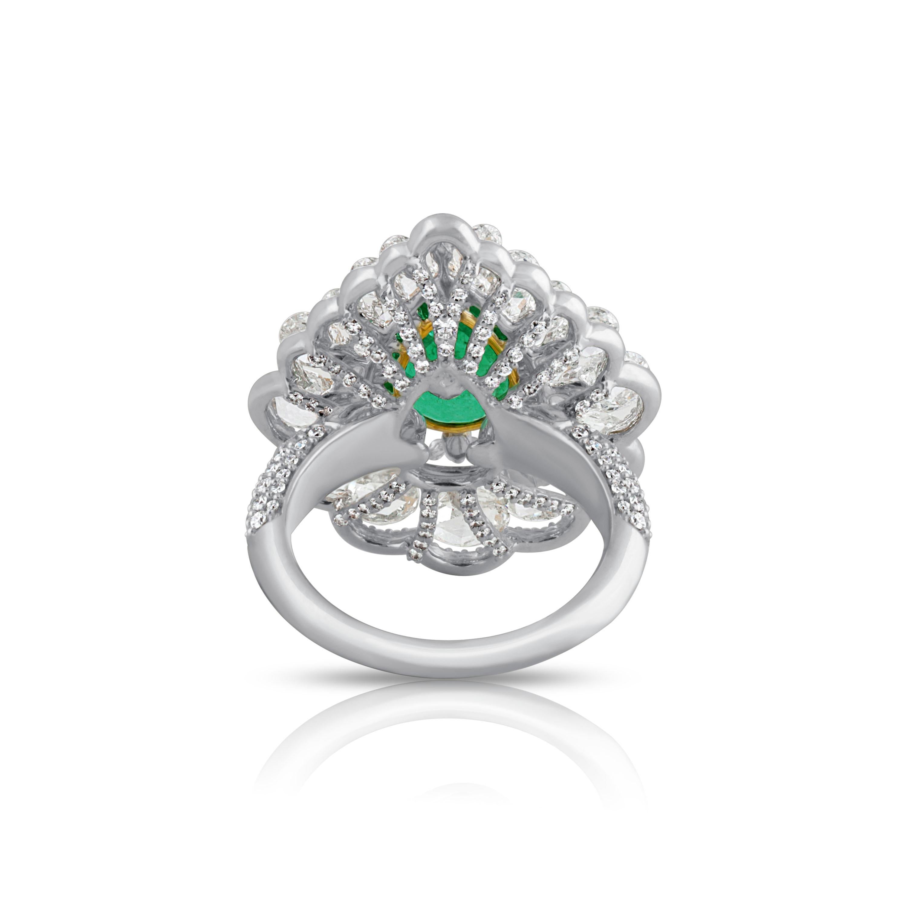 Studio Rêves Diamond and Emerald Cluster Ring in 18 Karat Gold For Sale 2