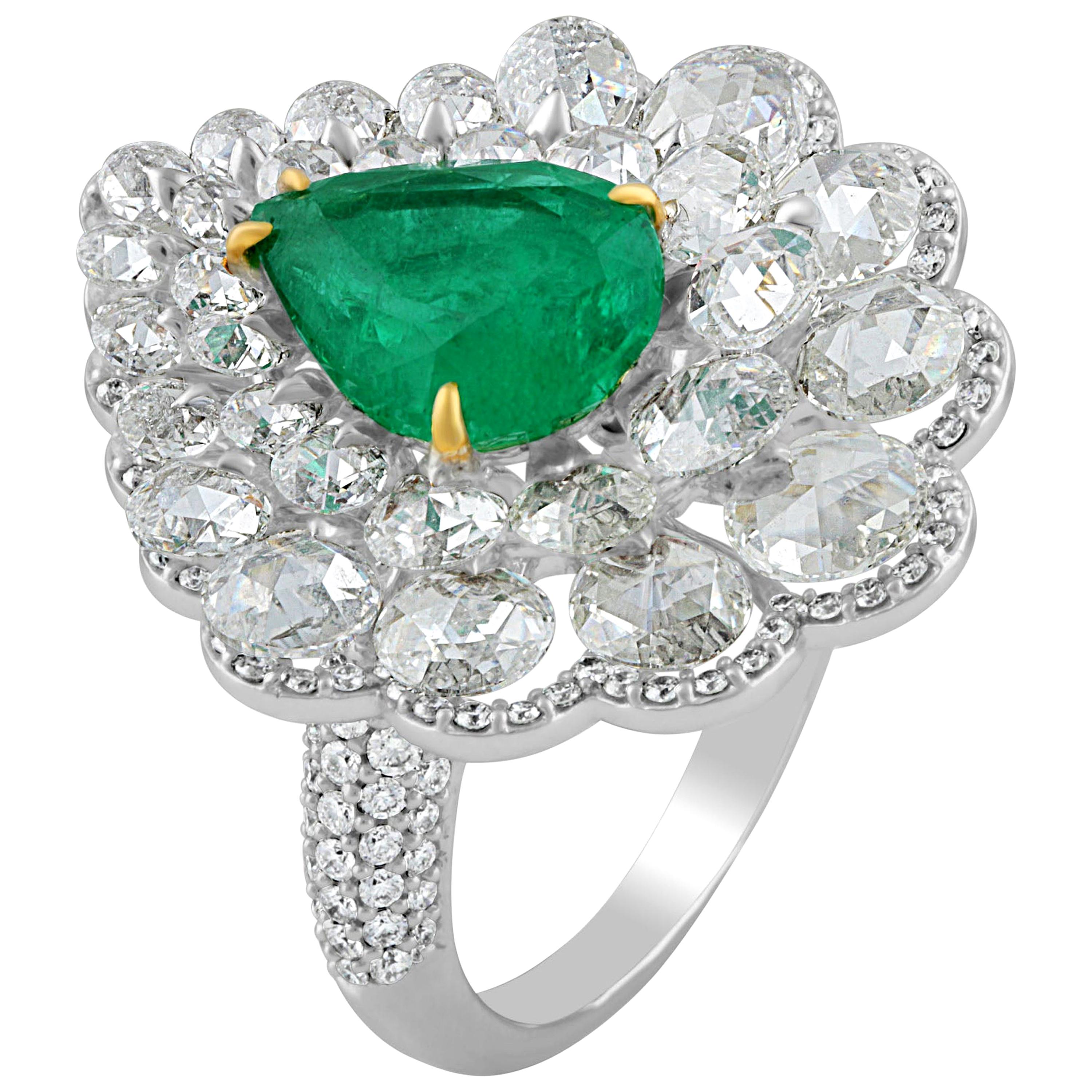 Studio Rêves Diamond and Emerald Cluster Ring in 18 Karat Gold For Sale