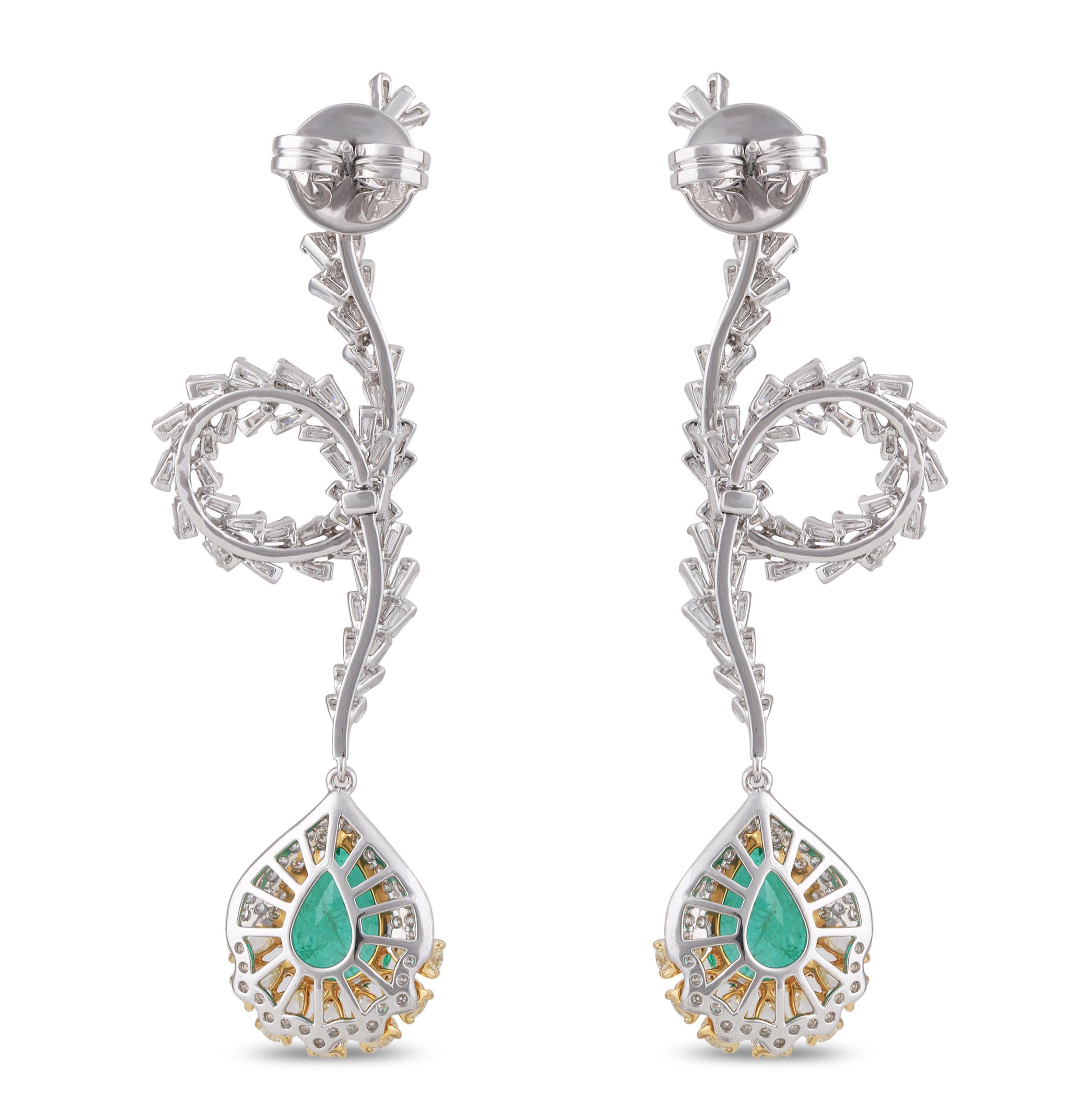 Studio Rêves Diamond and Emerald Fancy Curled Dangling Earrings in 18 Karat Gold For Sale 1