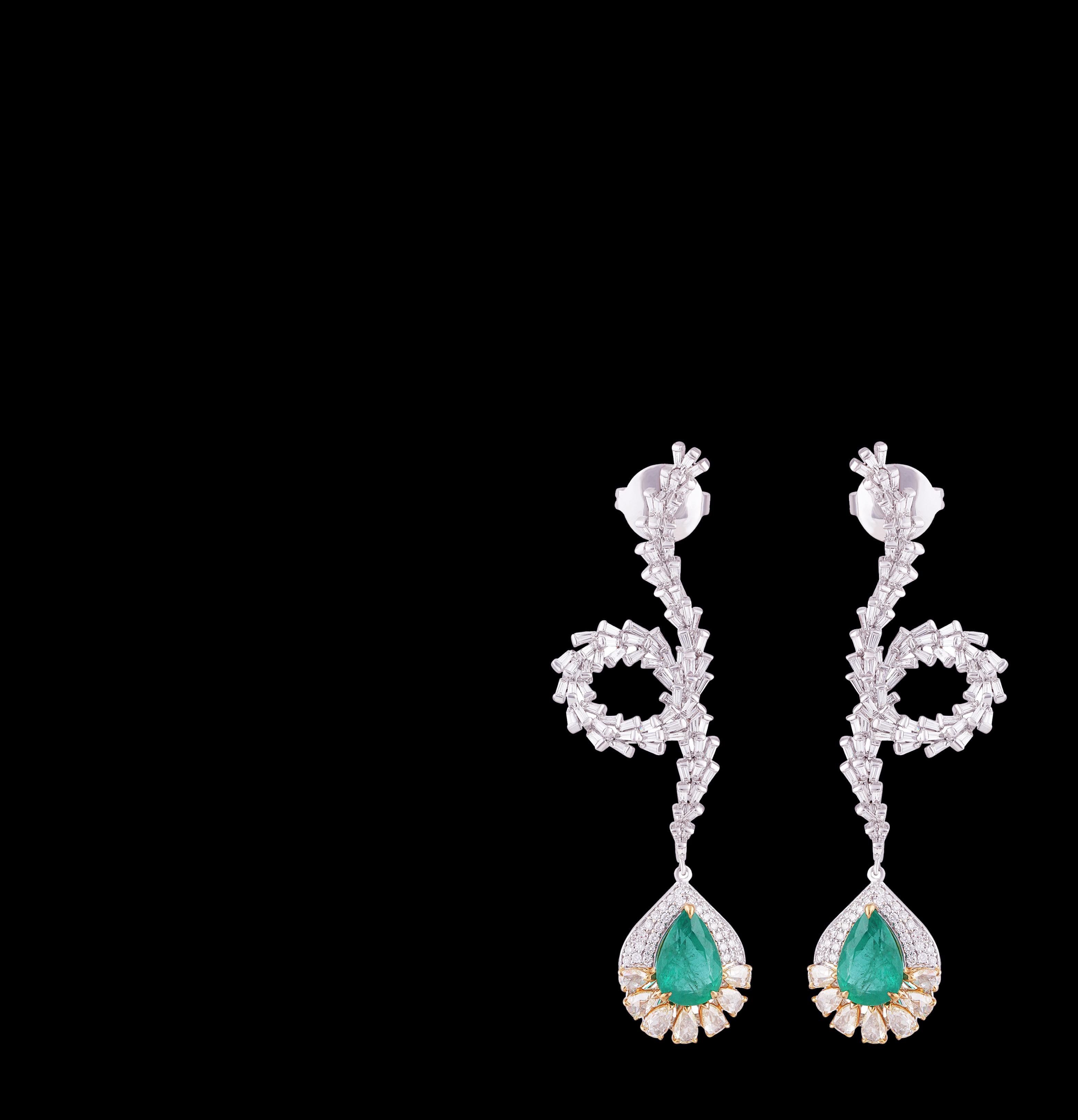 Studio Rêves Diamond and Emerald Fancy Curled Dangling Earrings in 18 Karat Gold For Sale 3