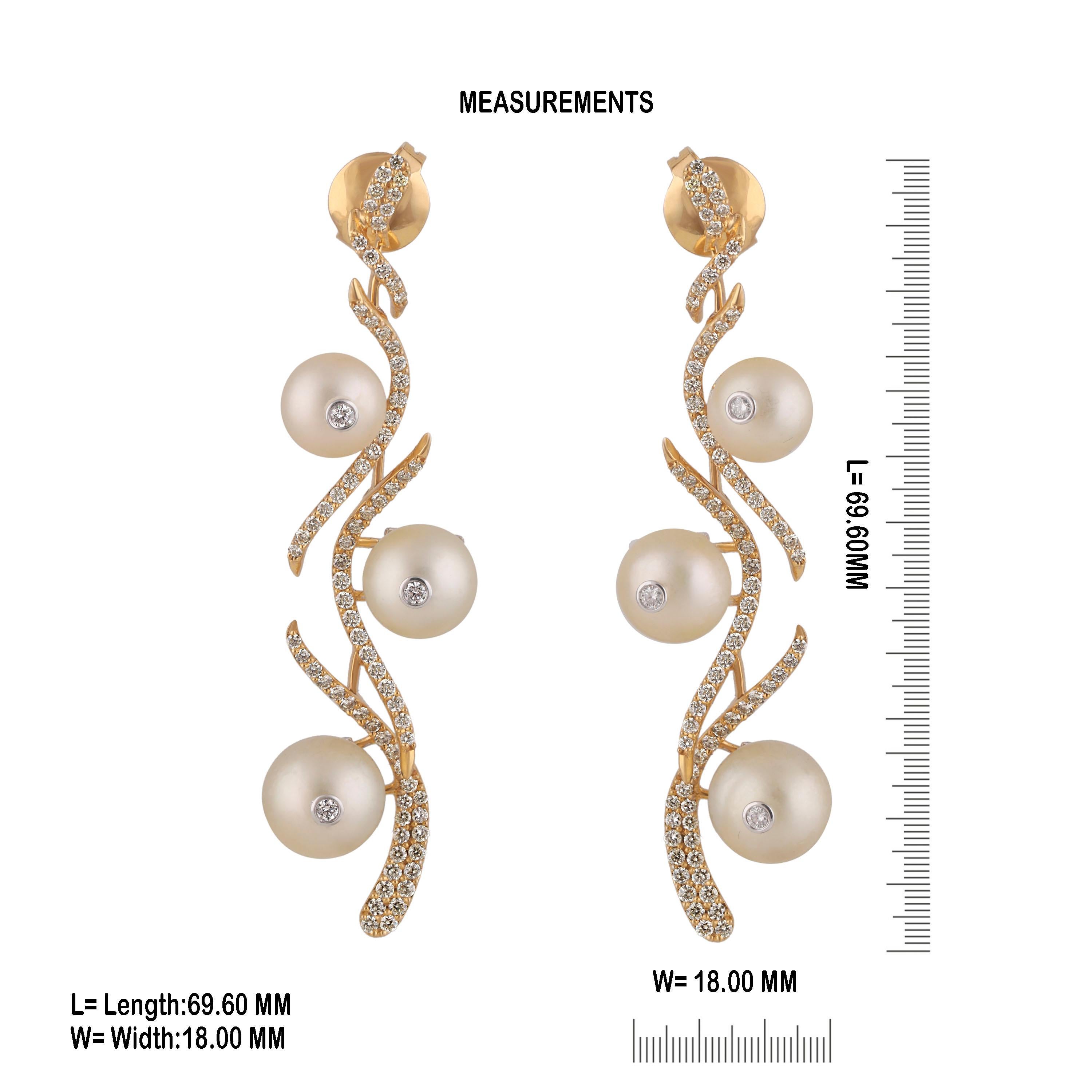 Studio RêvesC Floral Themed Diamond and Pearl Dangling Earrings in 18K Gold In New Condition For Sale In Mumbai, Maharashtra