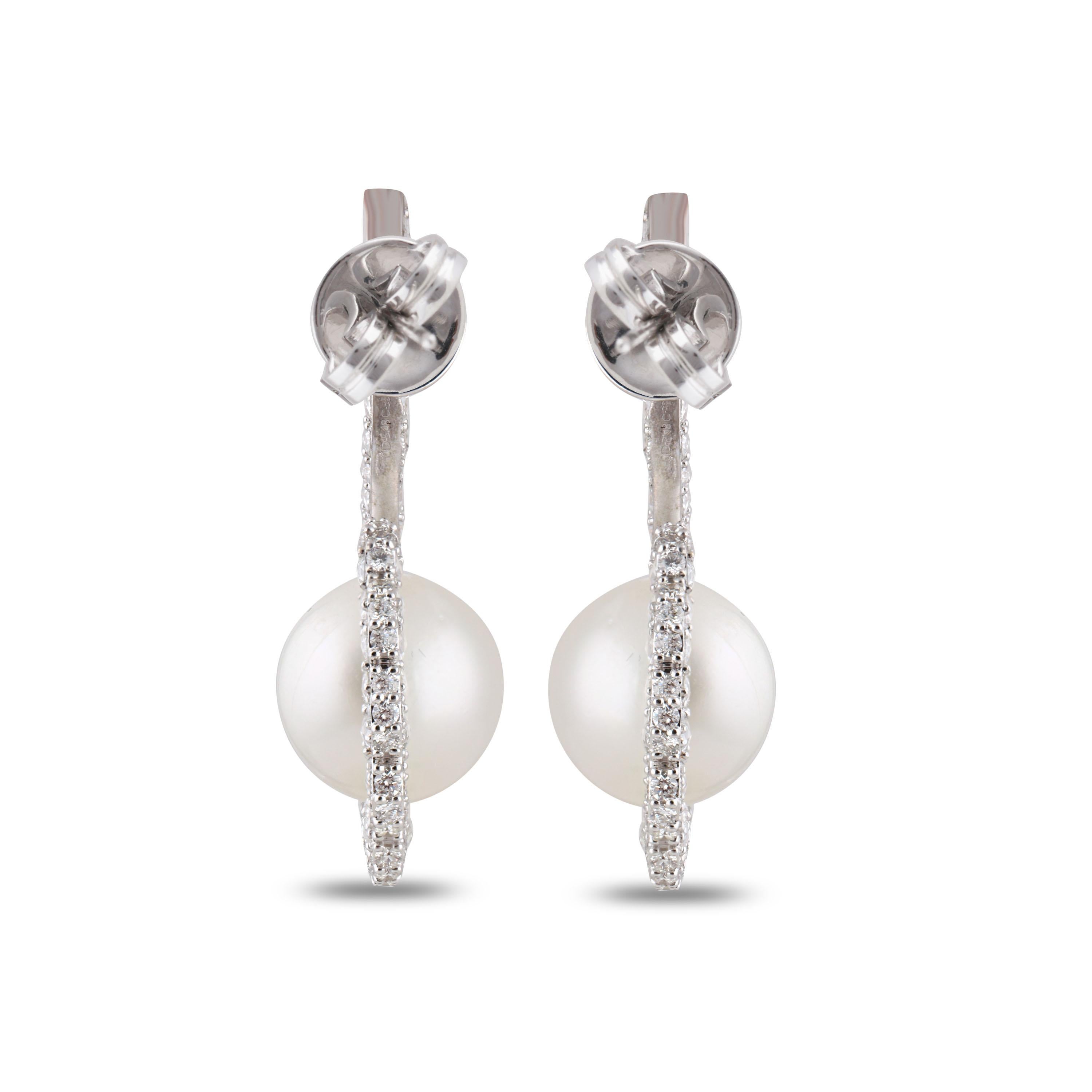 Studio Rêves Diamond and Pearl Wrap Stud Earrings in 18 Karat White Gold For Sale 1