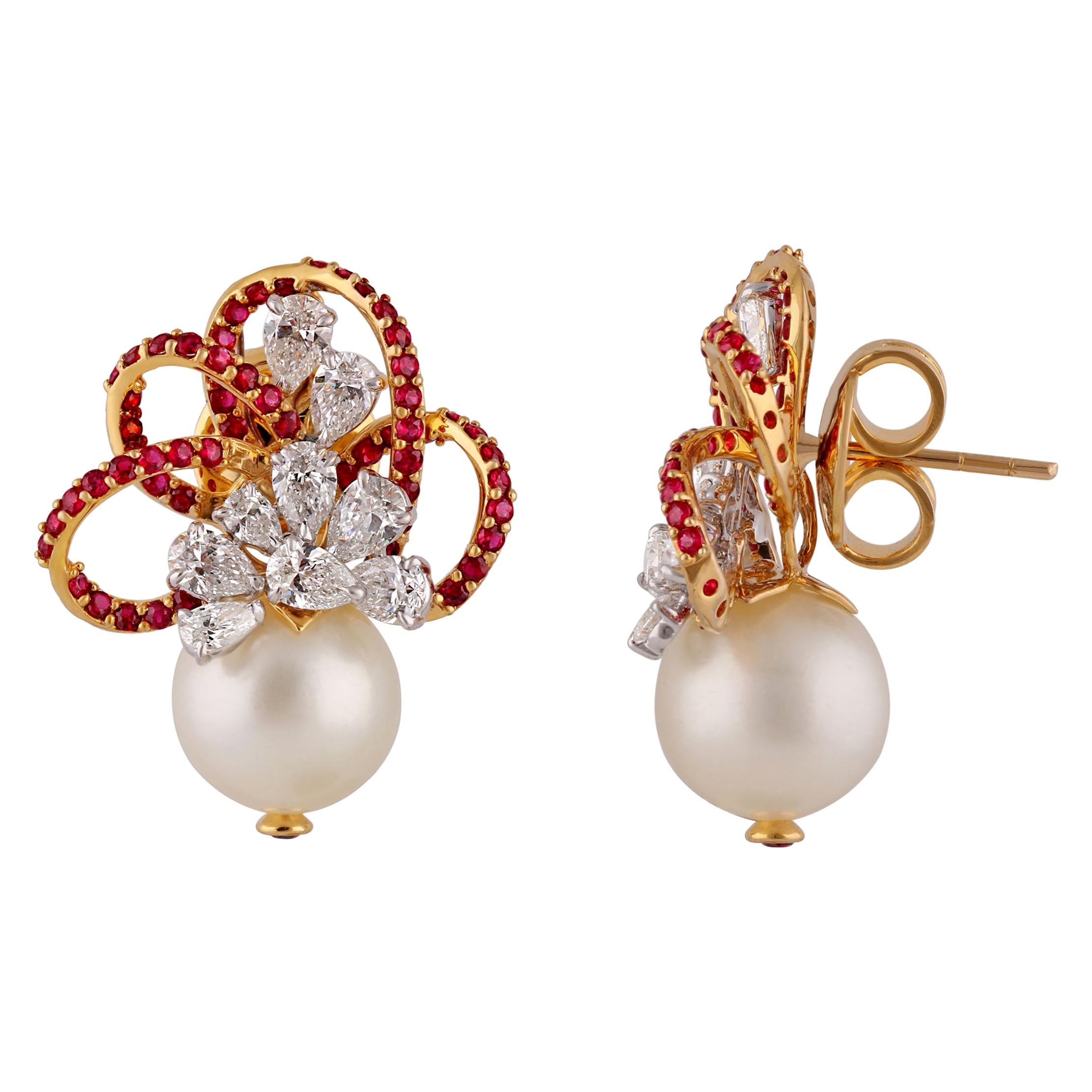 Boucles d'oreilles en or 18 carats diamants et rubis avec perles de Studio Rêves Pour femmes en vente