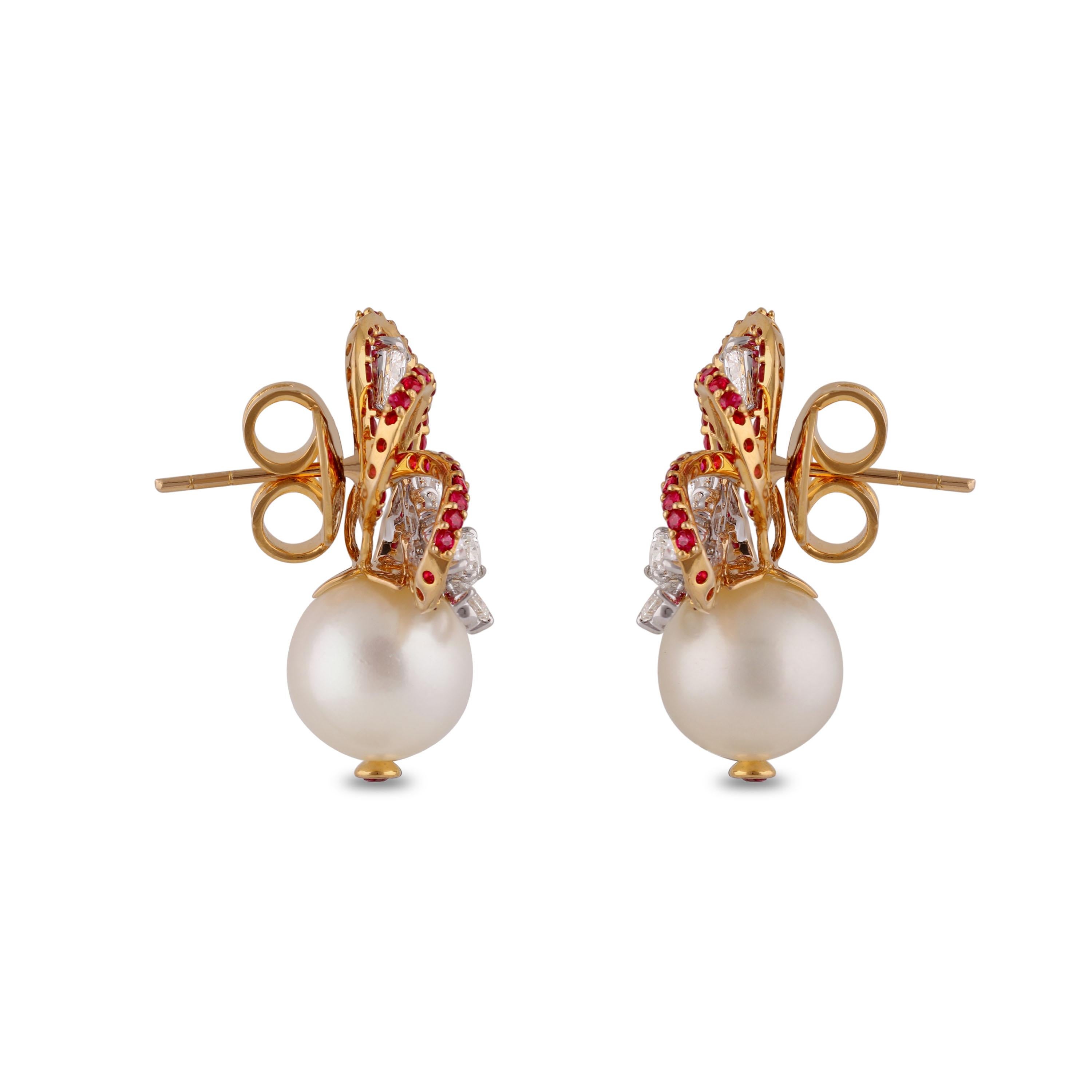 Boucles d'oreilles en or 18 carats diamants et rubis avec perles de Studio Rêves en vente 1