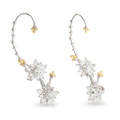 Studio Rêves Orecchini a cascata con fiori di diamante in oro 18 carati