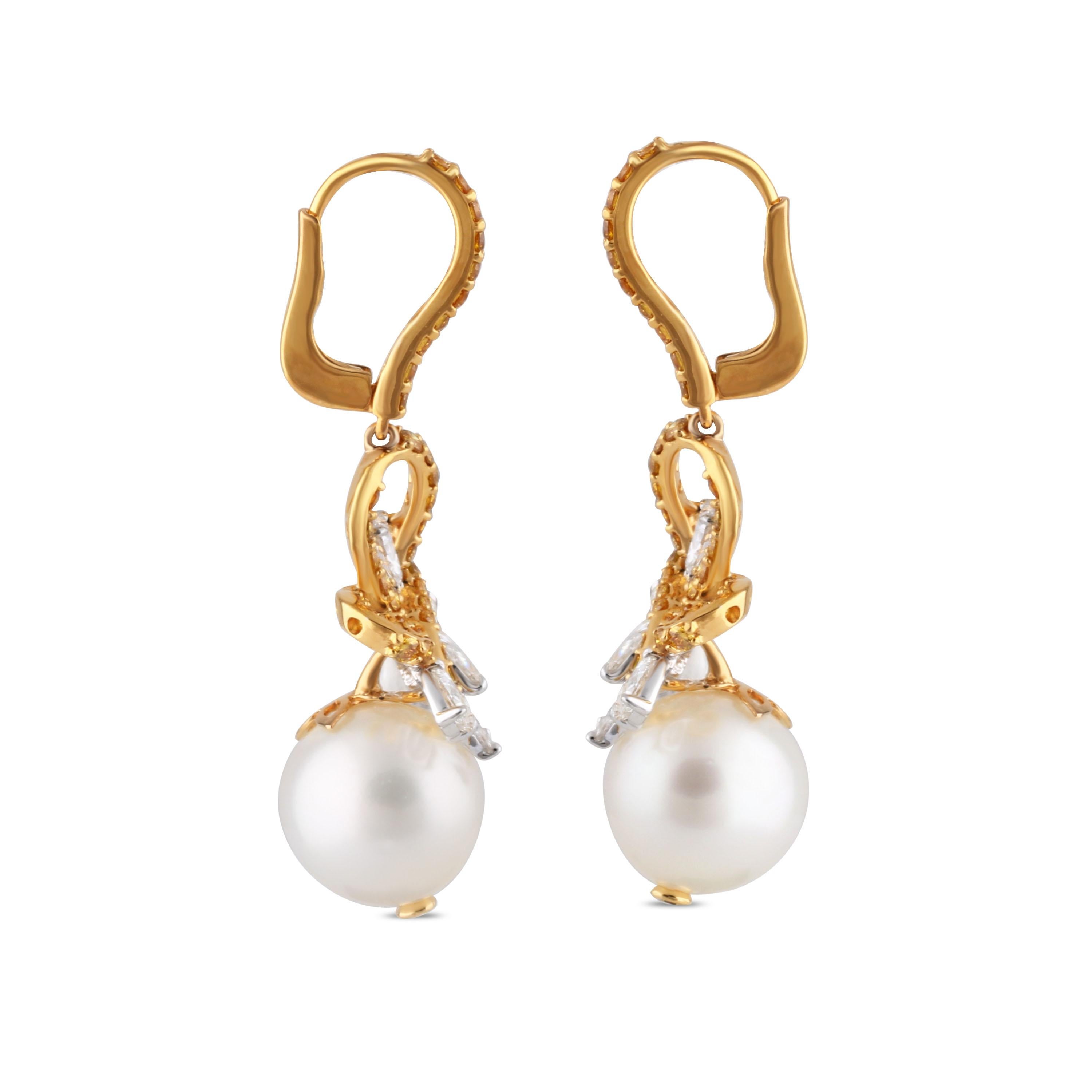Round Cut Studio Rêves Diamond Bow with Lever-Back Dangling Pearl Earrings in 18K Gold For Sale