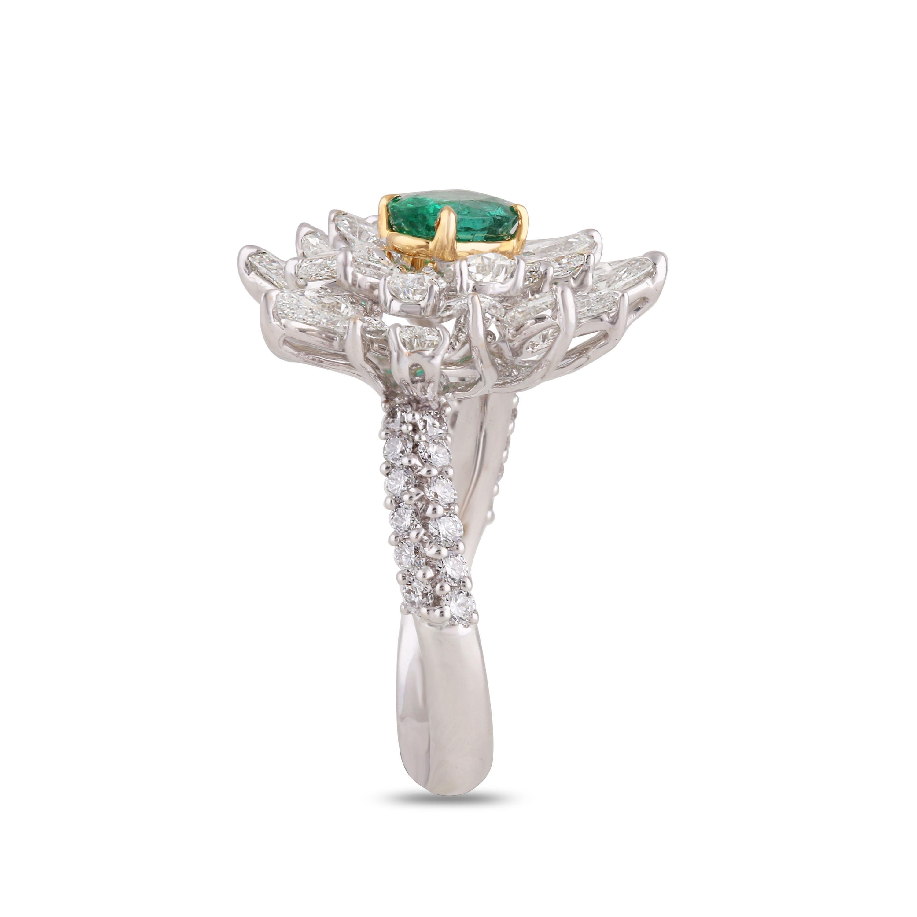 Women's Studio Rêves Diamond Cluster Ring with Emerald in 18 Karat White Gold For Sale