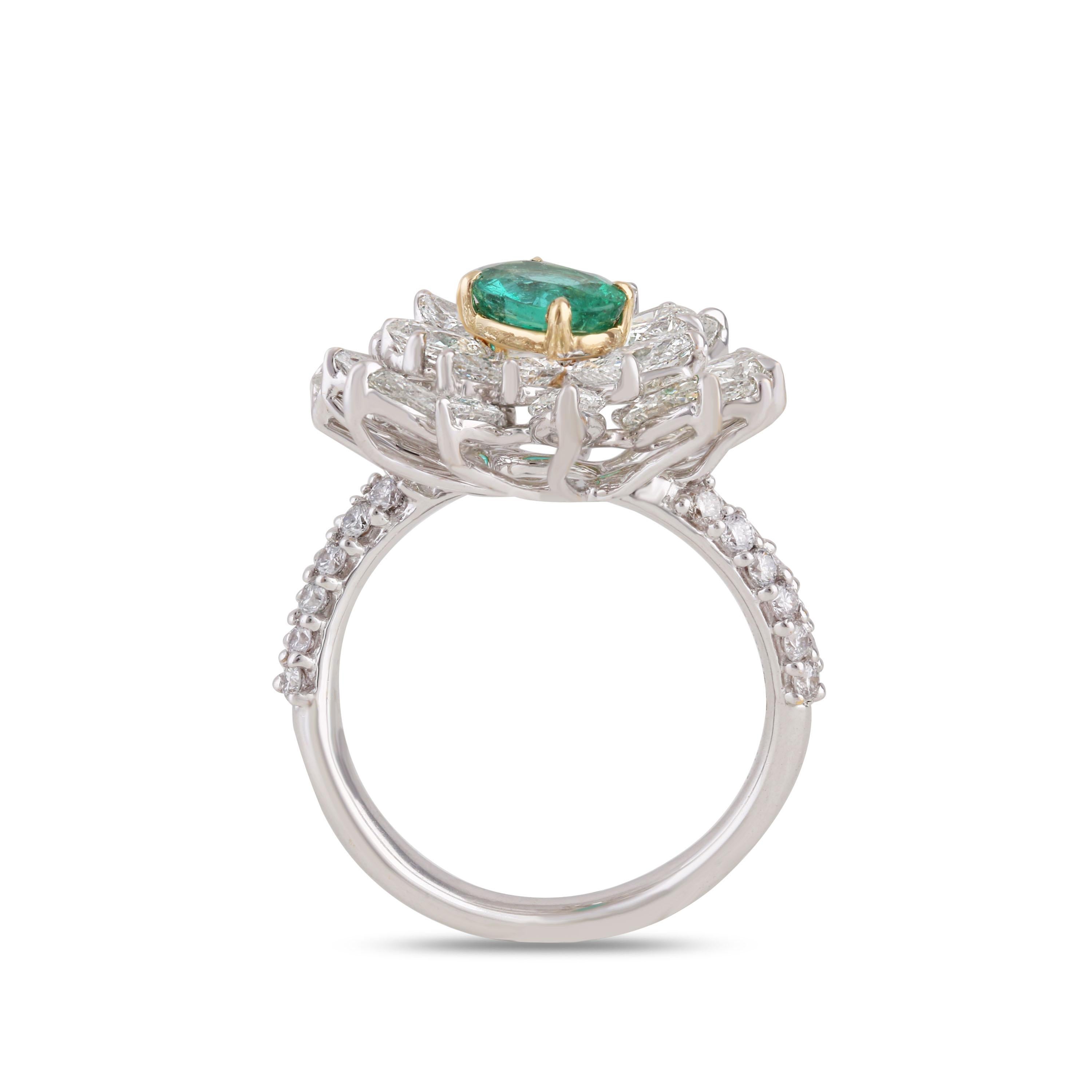 Studio Rêves Diamond Cluster Ring with Emerald in 18 Karat White Gold For Sale 1