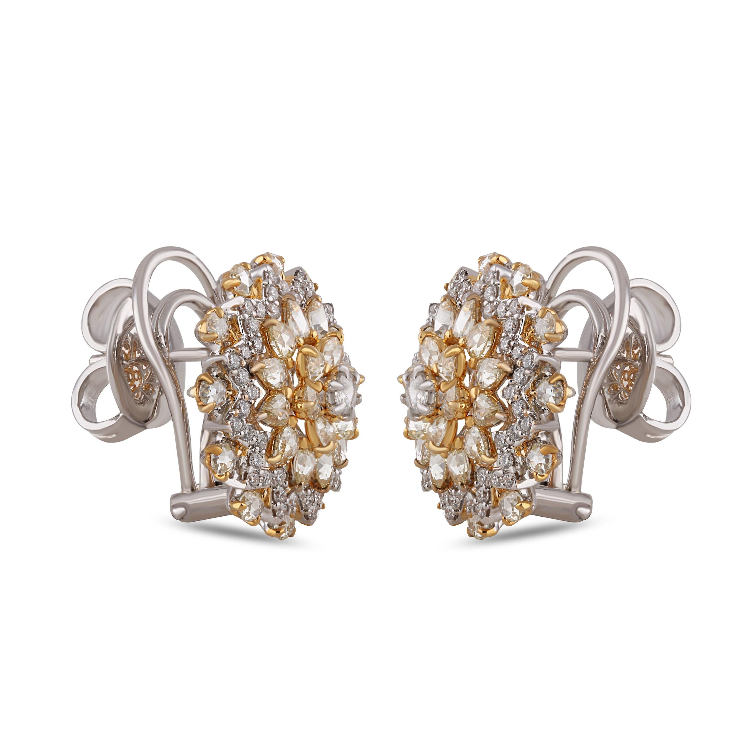 Studio Rêves Diamond Cluster Stud Earrings in 18 Karat Gold For Sale 1