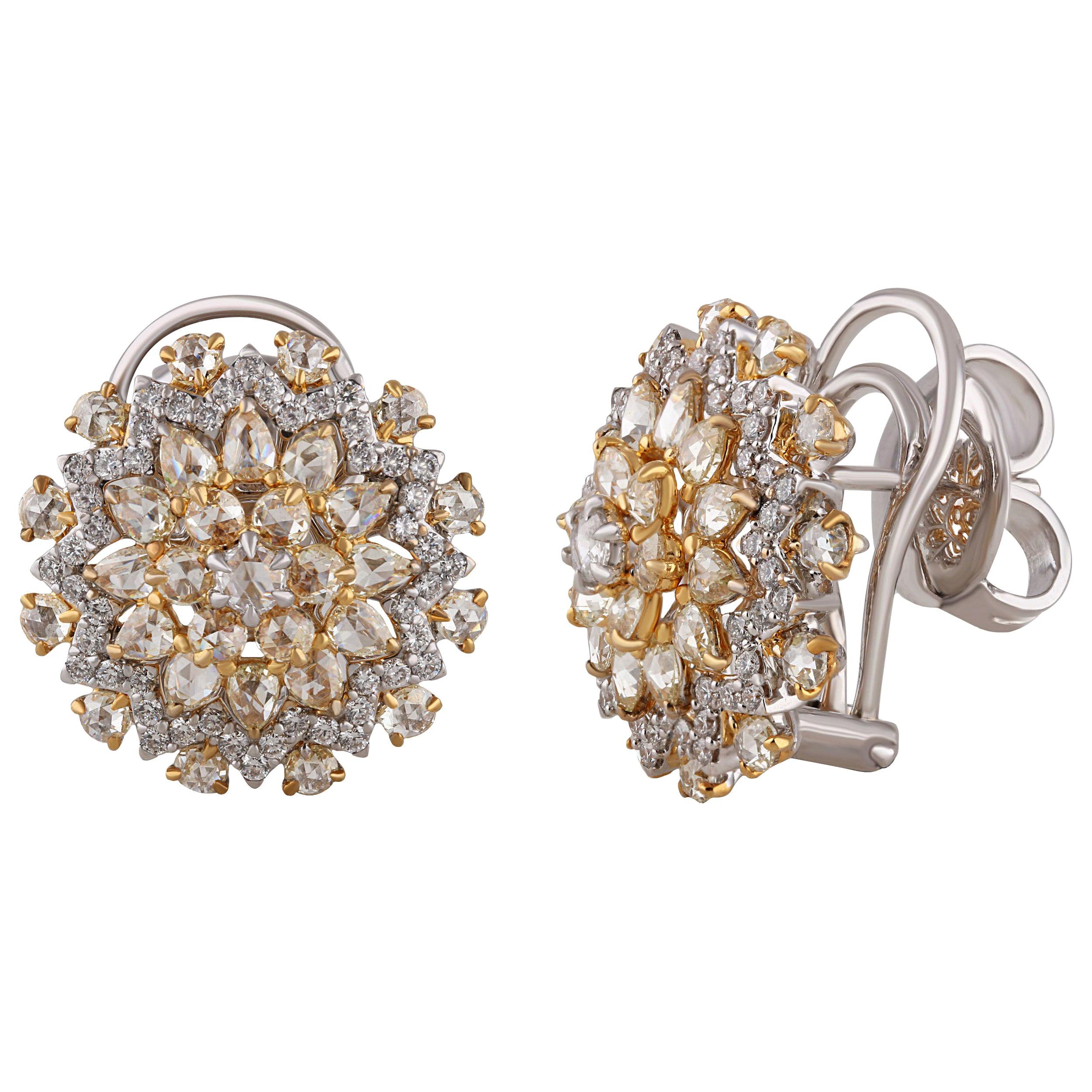 Studio Rêves Diamond Cluster Stud Earrings in 18 Karat Gold For Sale