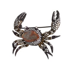 Studio Rêves Broche crabe en titane incrustée de diamants avec centre en rosace