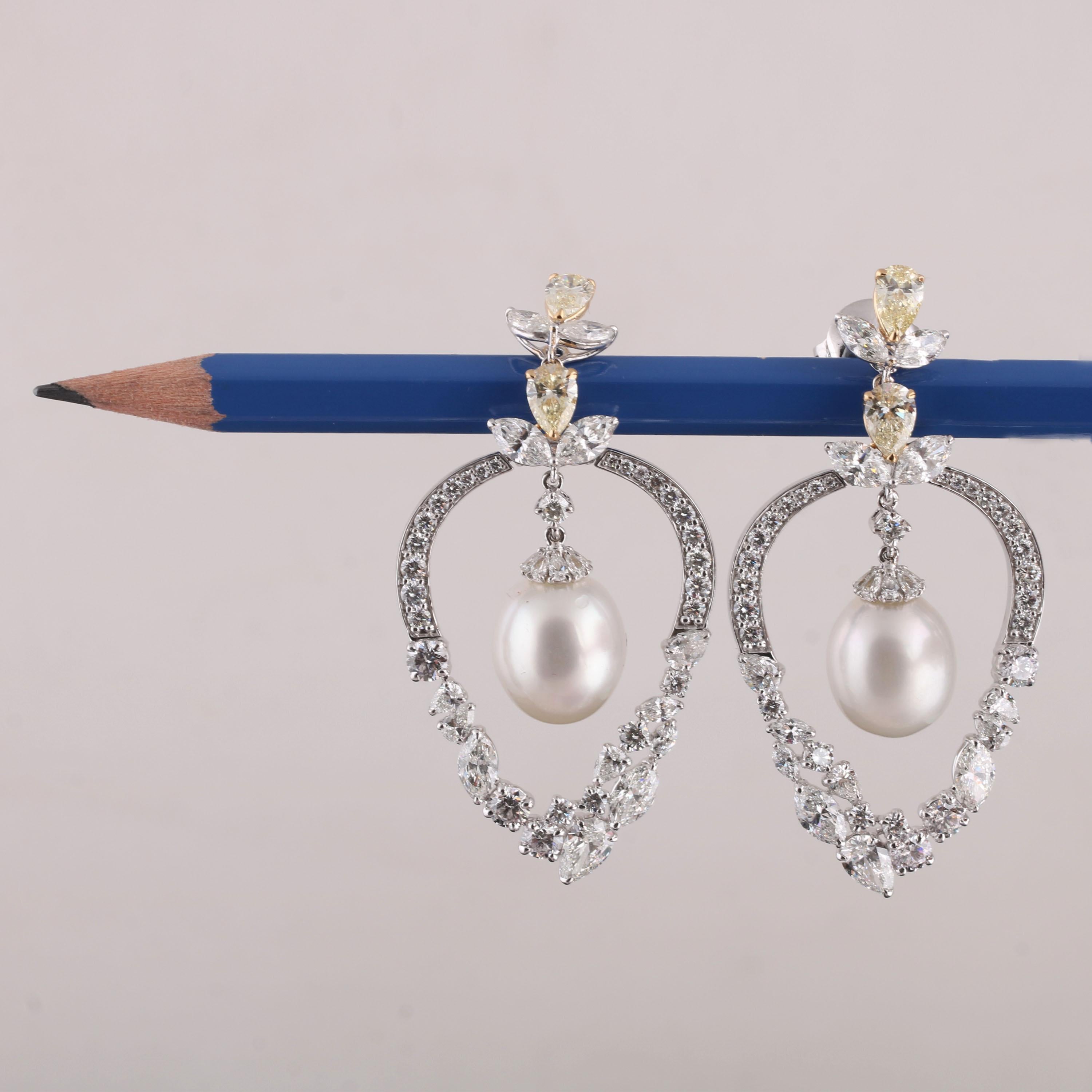 Studio Rêves Diamond Pearl Dangling Earrings in 18 Karat White Gold In New Condition For Sale In Mumbai, Maharashtra