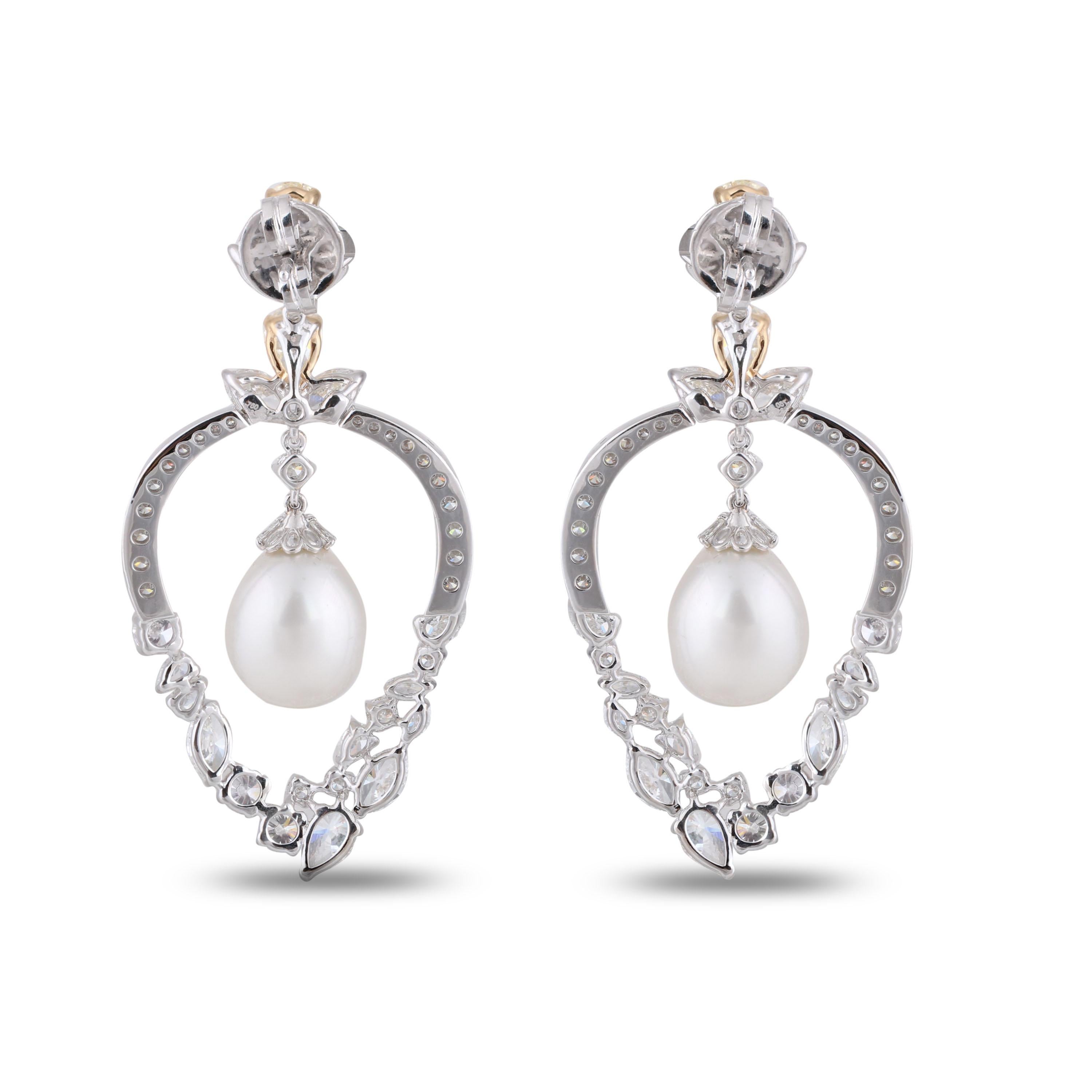 Studio Rêves Diamond Pearl Dangling Earrings in 18 Karat White Gold For Sale 2