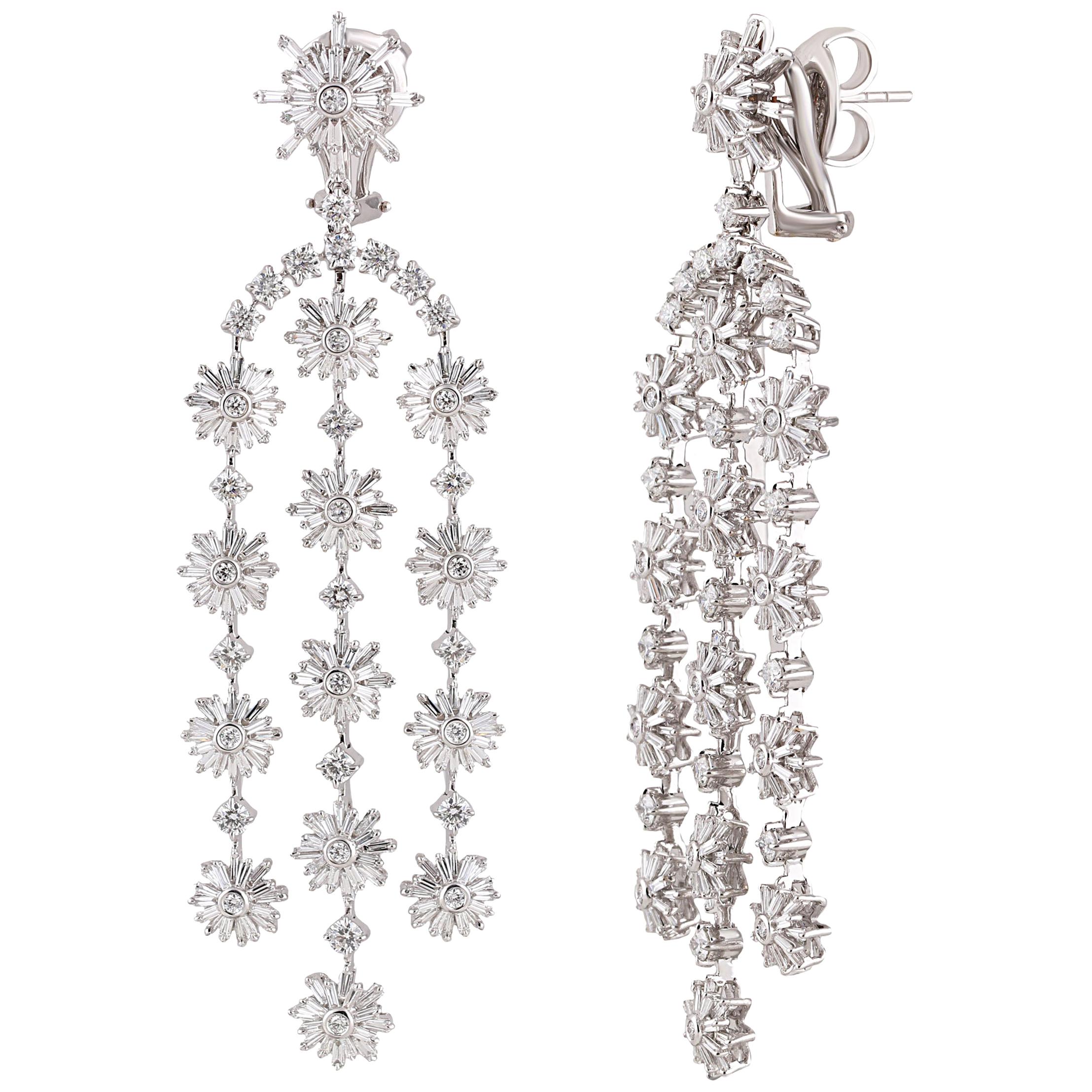 Studio Rêves Diamond Snowflakes Dangling Earrings in 18 Karat Gold For Sale