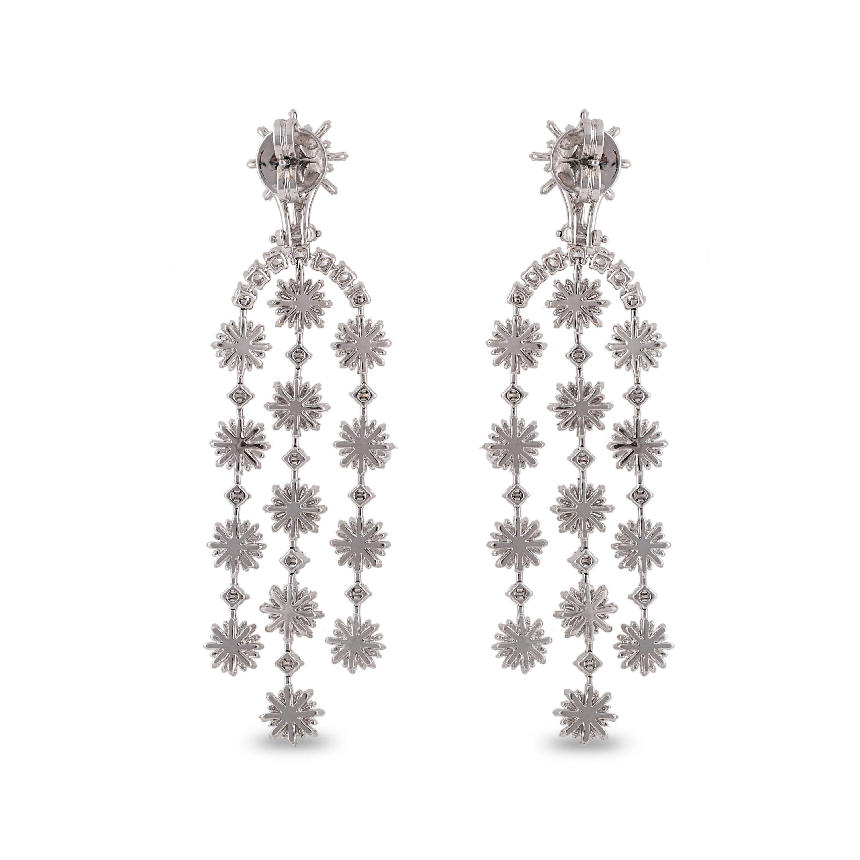 Women's Studio Rêves Diamond Snowflakes Dangling Earrings in 18 Karat Gold For Sale