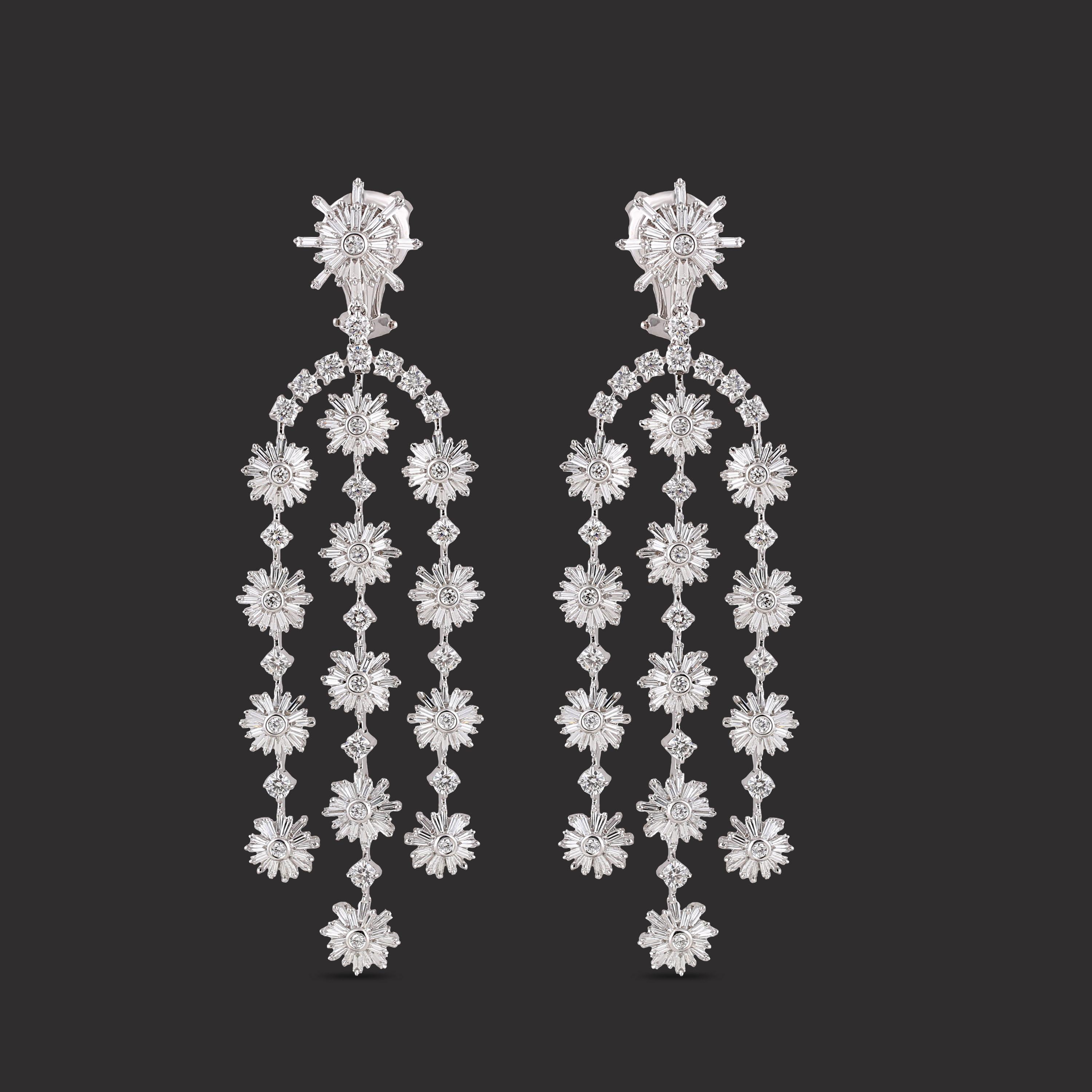 Studio Rêves Diamond Snowflakes Dangling Earrings in 18 Karat Gold For Sale 1