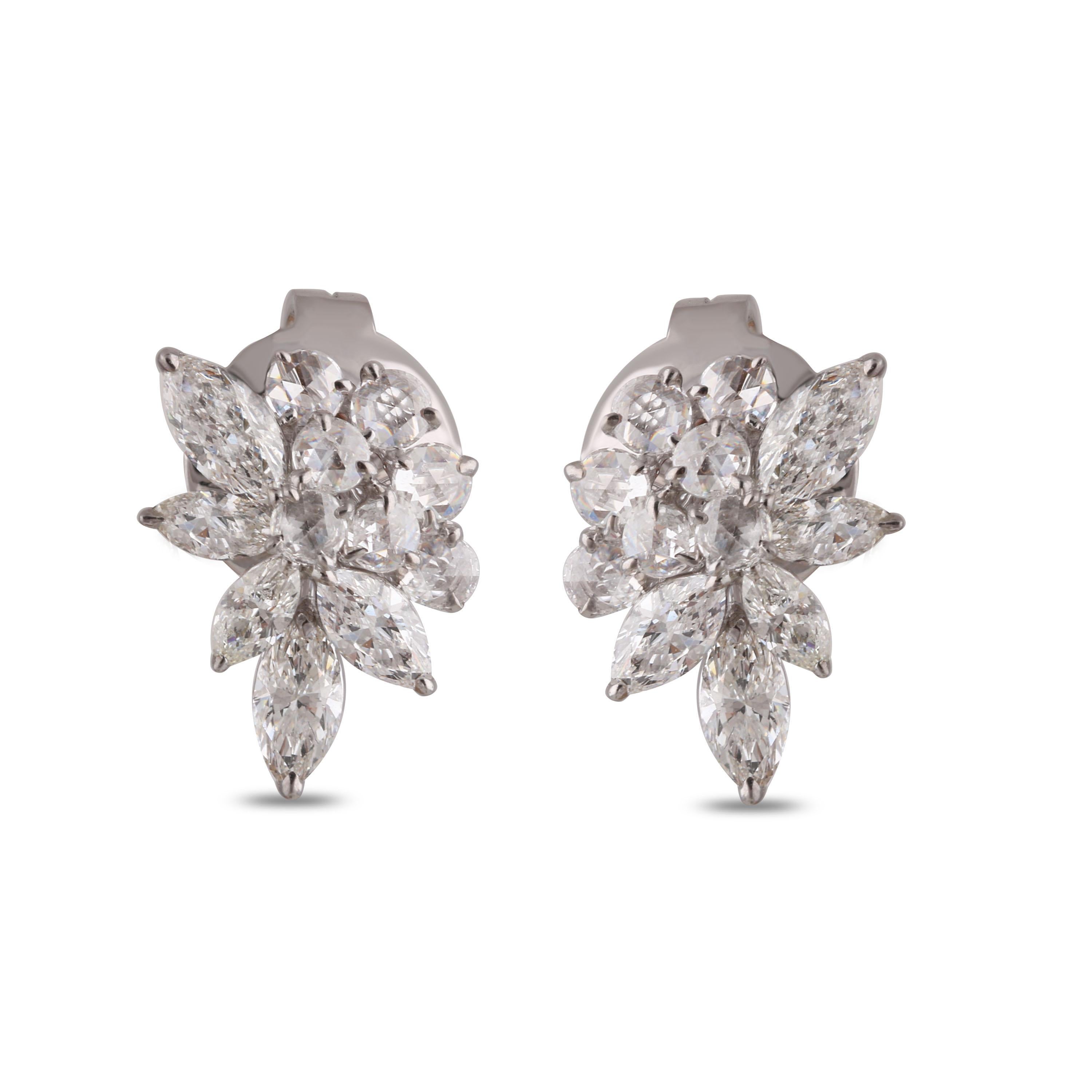 Women's Studio Rêves Diamond Snowflakes Stud Earrings in 18 Karat White Gold For Sale