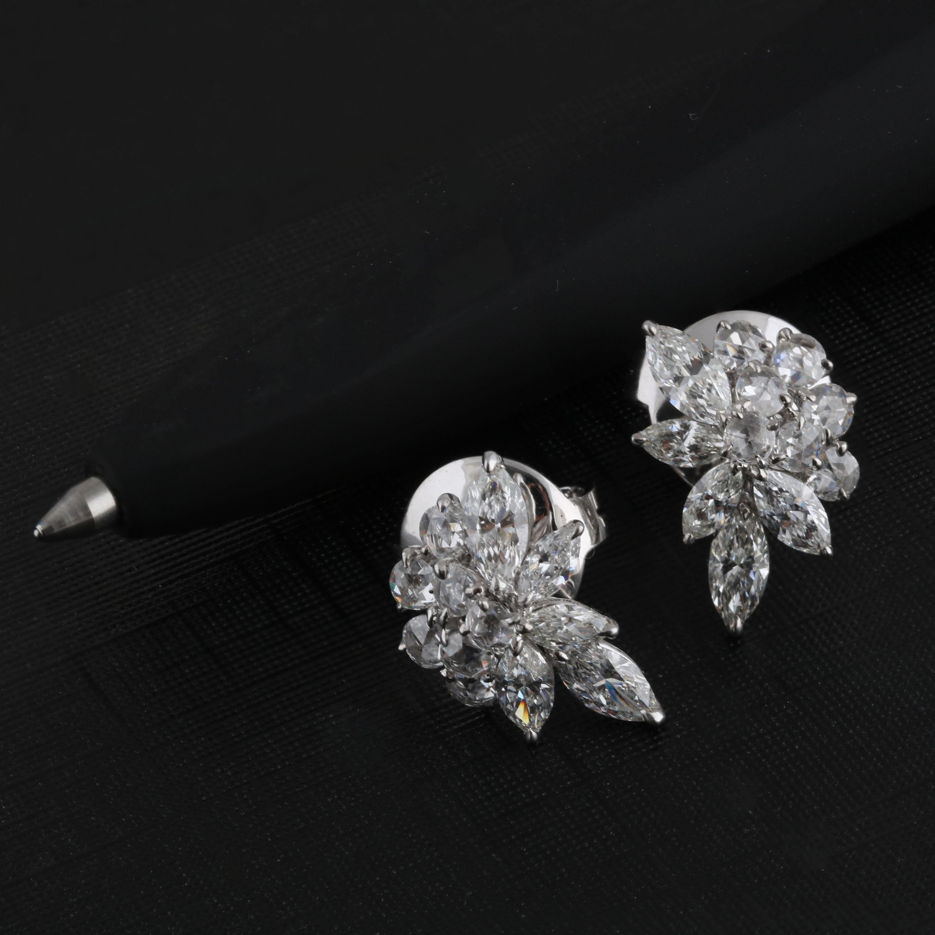 Studio Rêves Diamond Snowflakes Stud Earrings in 18 Karat White Gold For Sale 3
