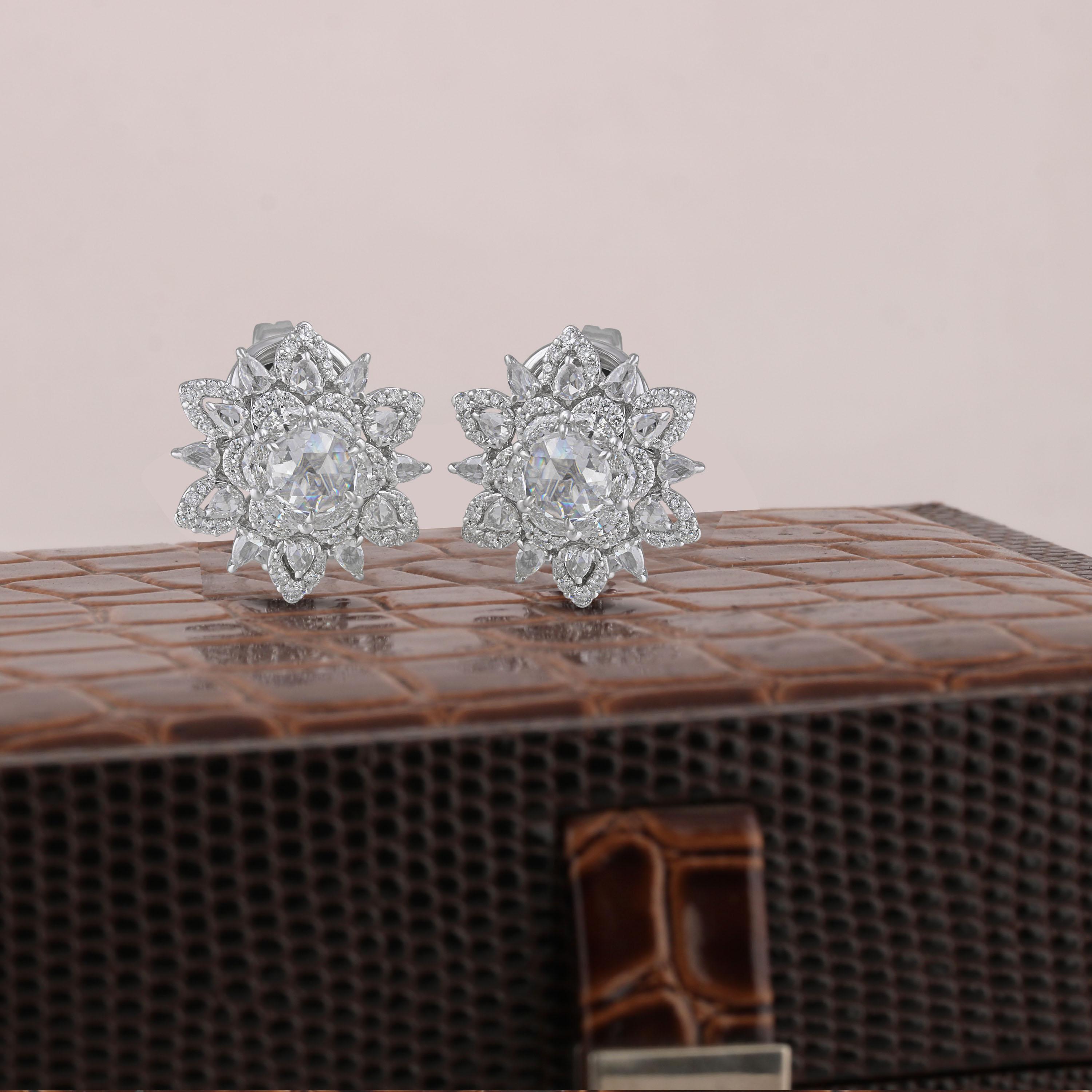 Studio Rêves Diamond Star Stud Earrings in 18 Karat White Gold For Sale 2