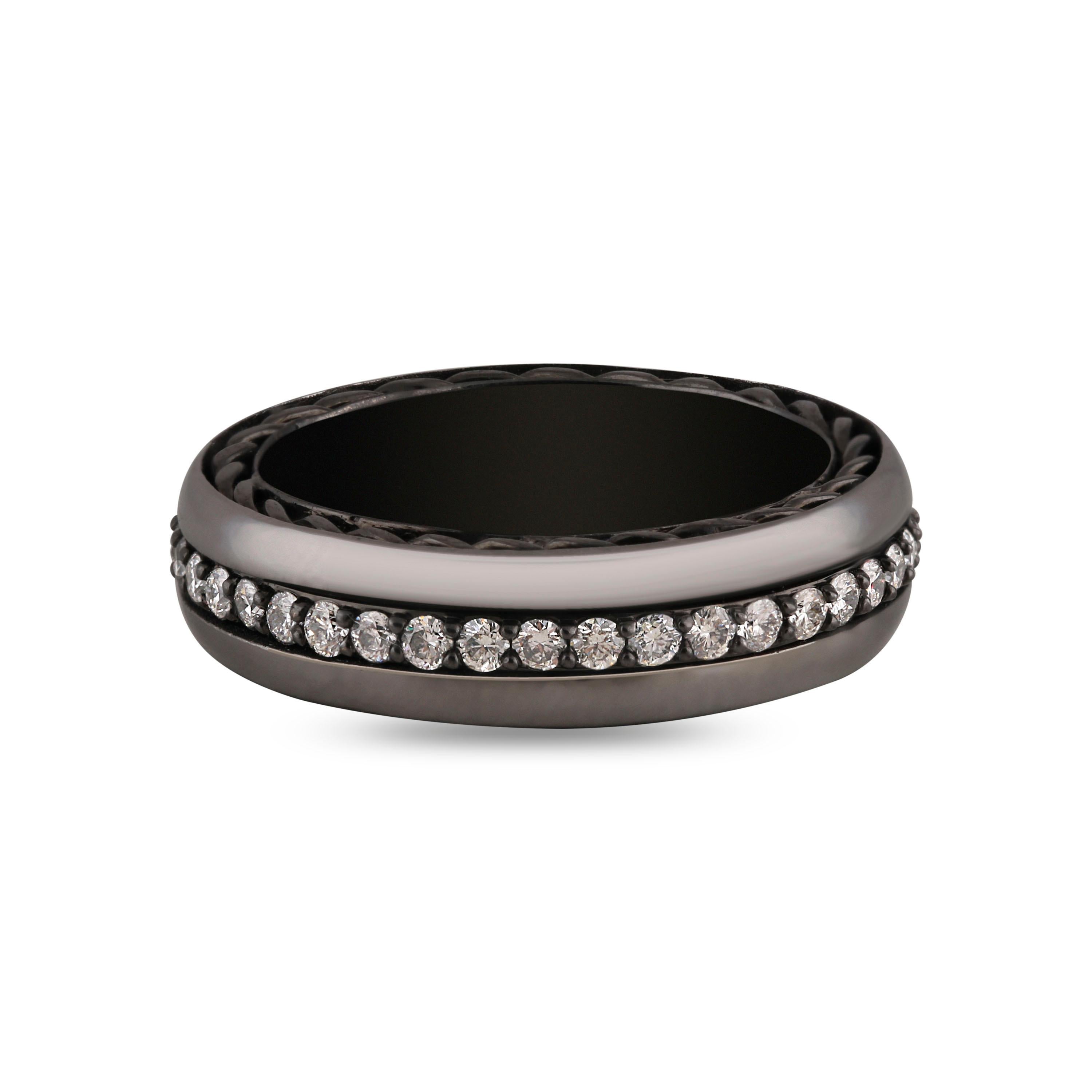 Studio Rêves Bague noire cloutée de diamants en or 18 carats et titane Pour femmes en vente