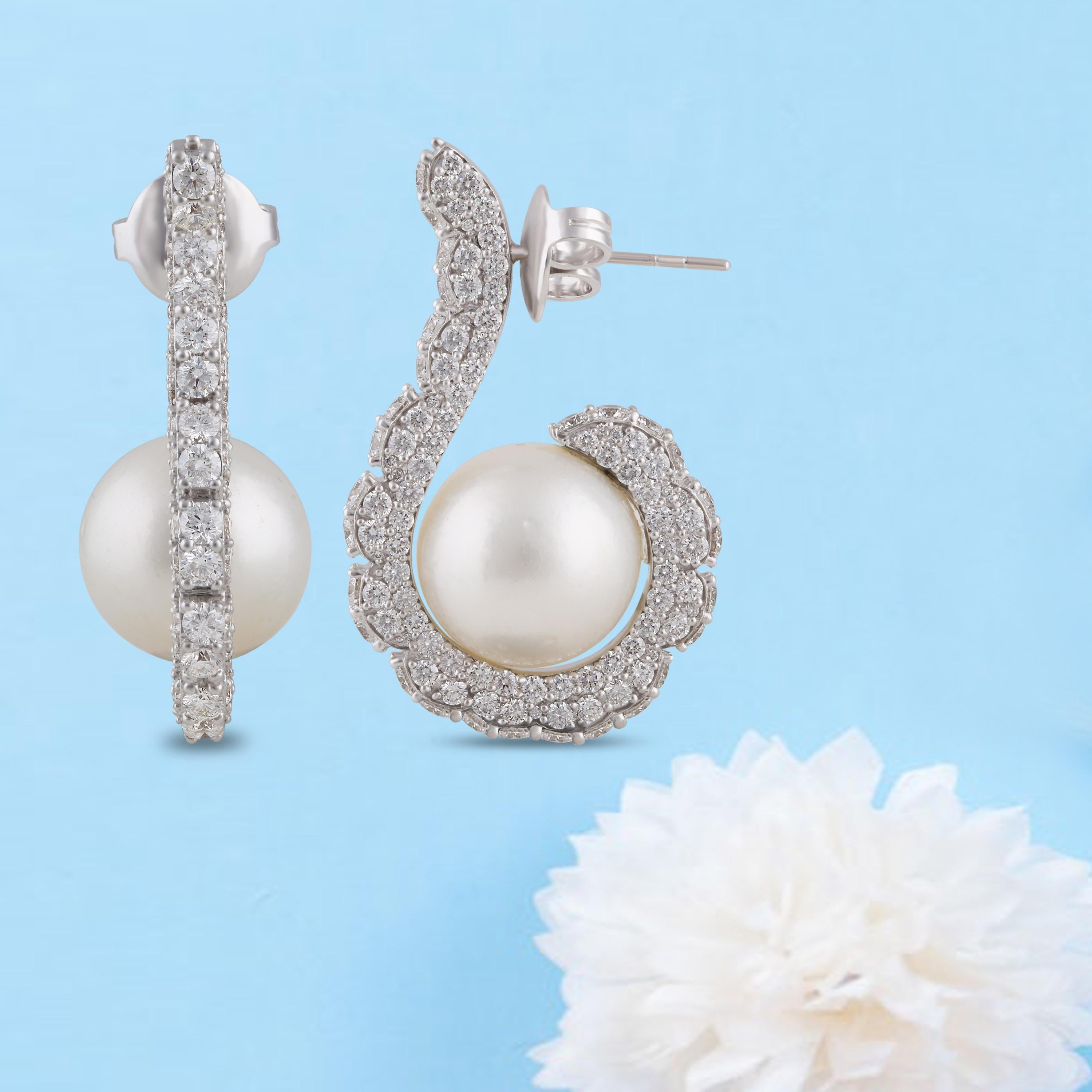 Studio Rêves Diamond with Pearl Stud Earrings in 18 Karat White Gold For Sale 2