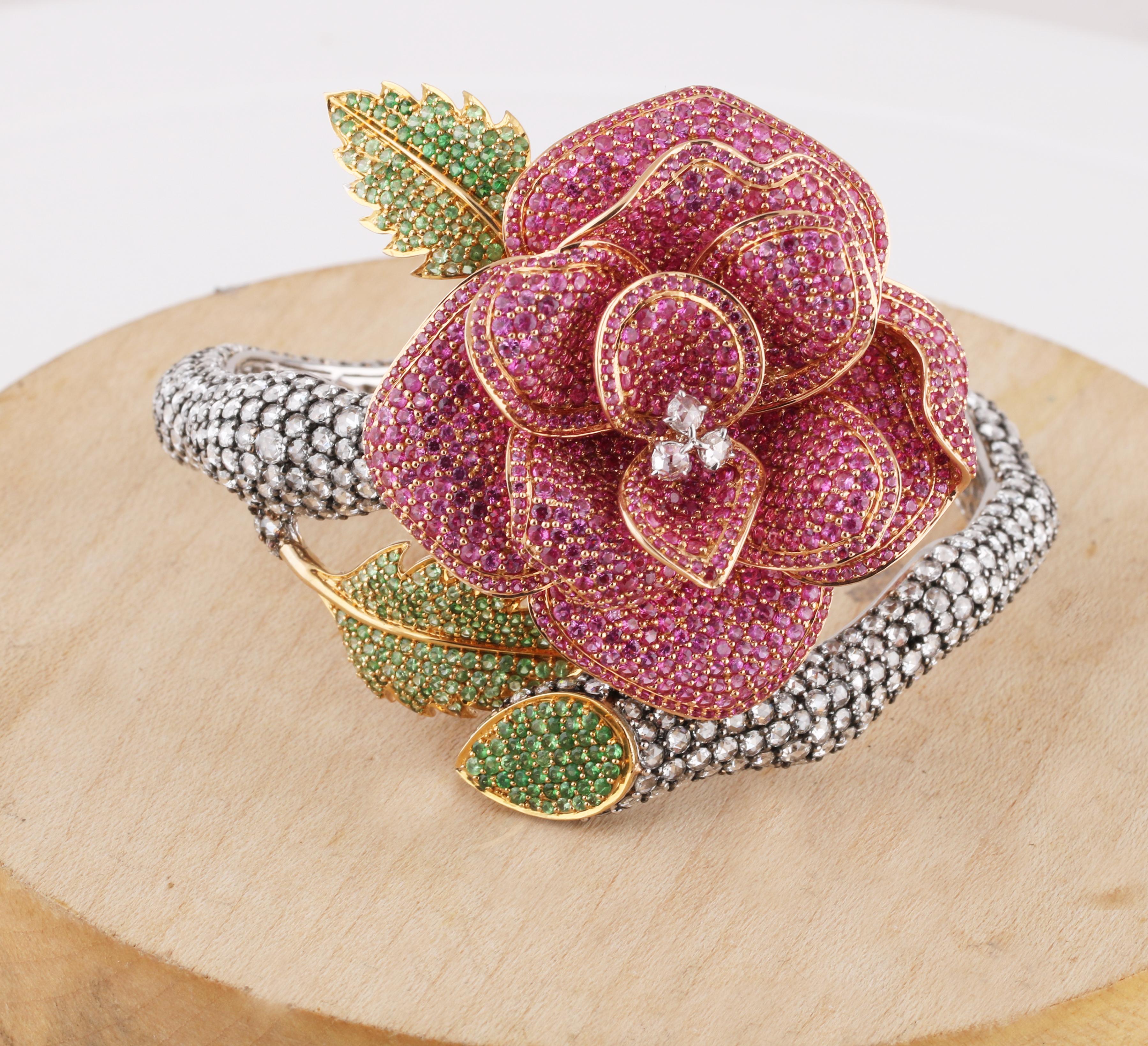 Studio Rêves Diamond with Pink Sapphire Rose Bracelet in 18 Karat Gold For Sale 4