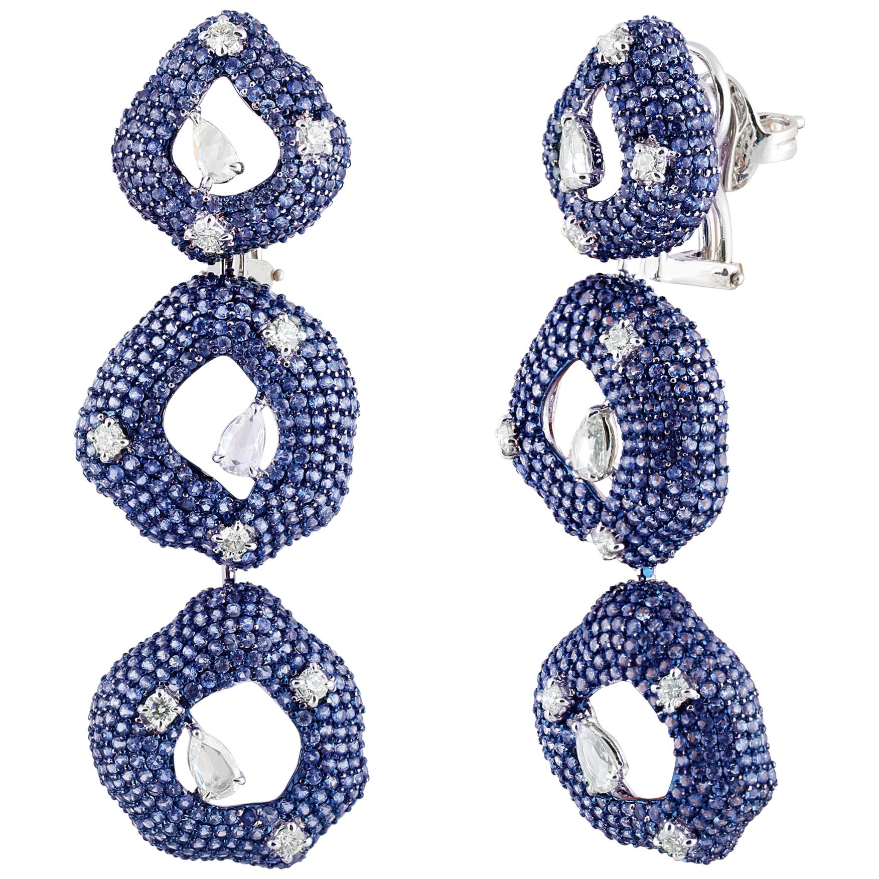 Studio Rêves Diamonds and Blue Sapphire Dangling Earrings in 18 Karat White Gold In New Condition For Sale In Mumbai, Maharashtra