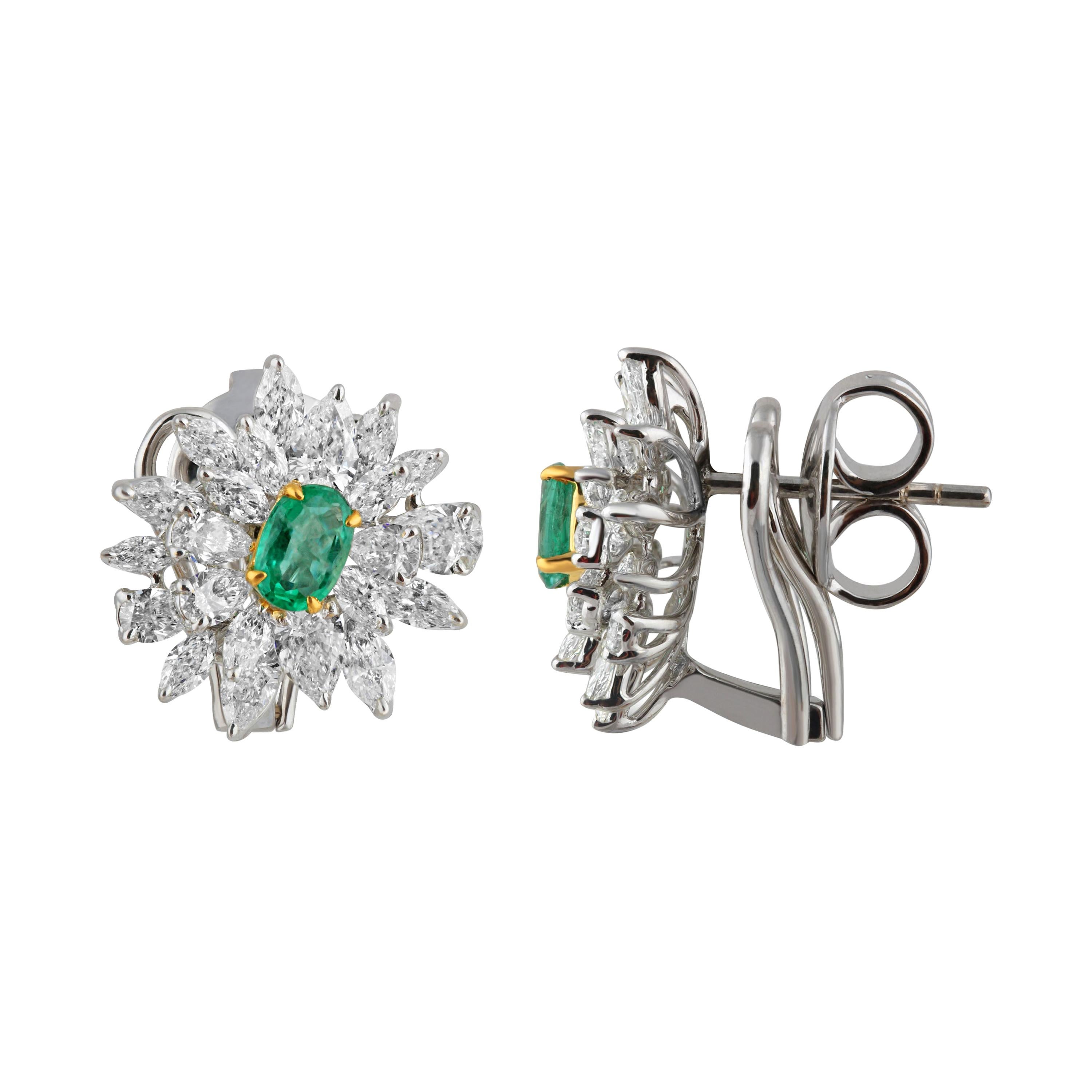 Studio Rêves Diamonds and Emerald Stud Earrings in 18 Karat Gold For Sale