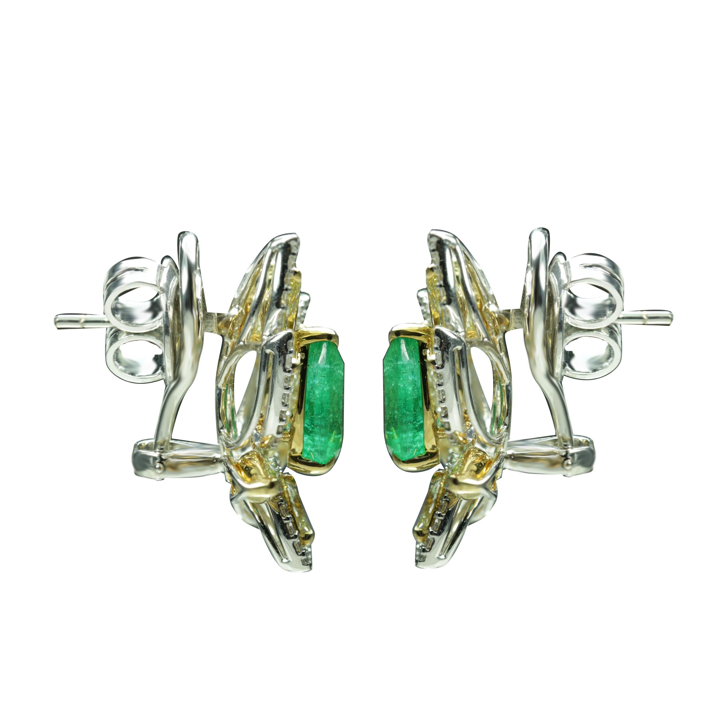 Women's Studio Rêves Diamonds and Emeralds Clip-On Earrings in 18 Karat Gold For Sale