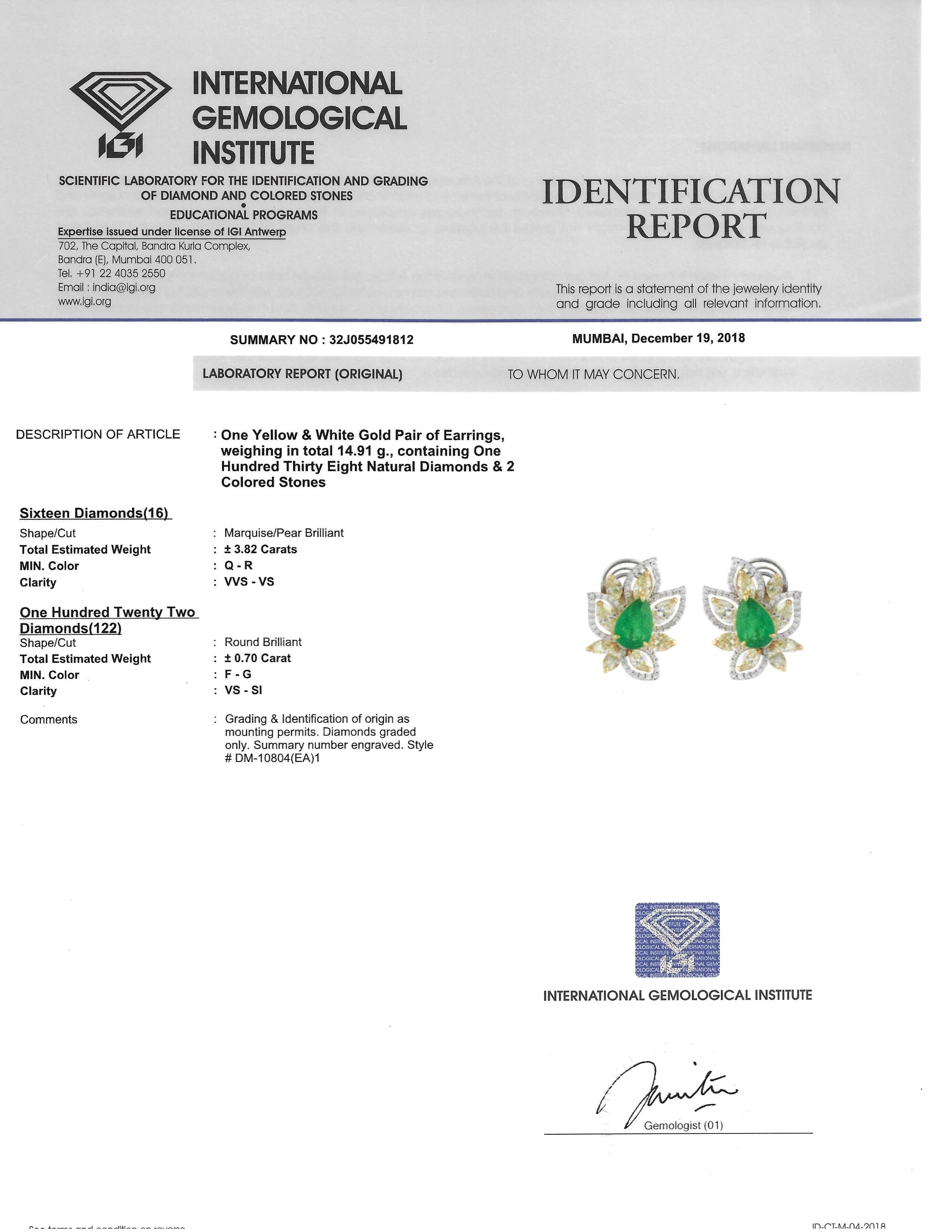 Pear Cut Studio Rêves Diamonds and Emeralds Floral Stud Earrings in 18 Karat Gold For Sale