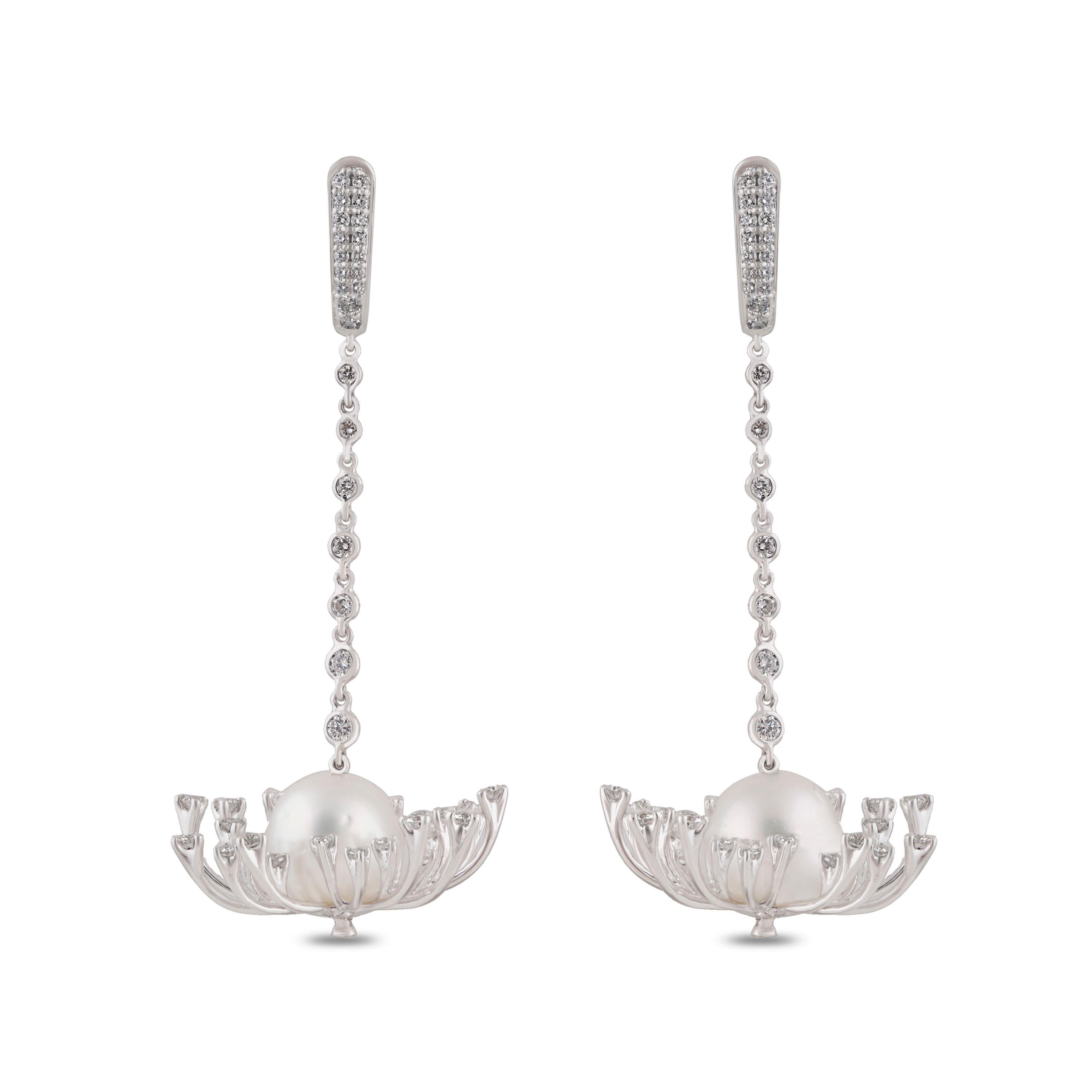 Women's Studio Rêves Diamonds and Pearl Chandelier Earrings in 18 Karat White Gold For Sale