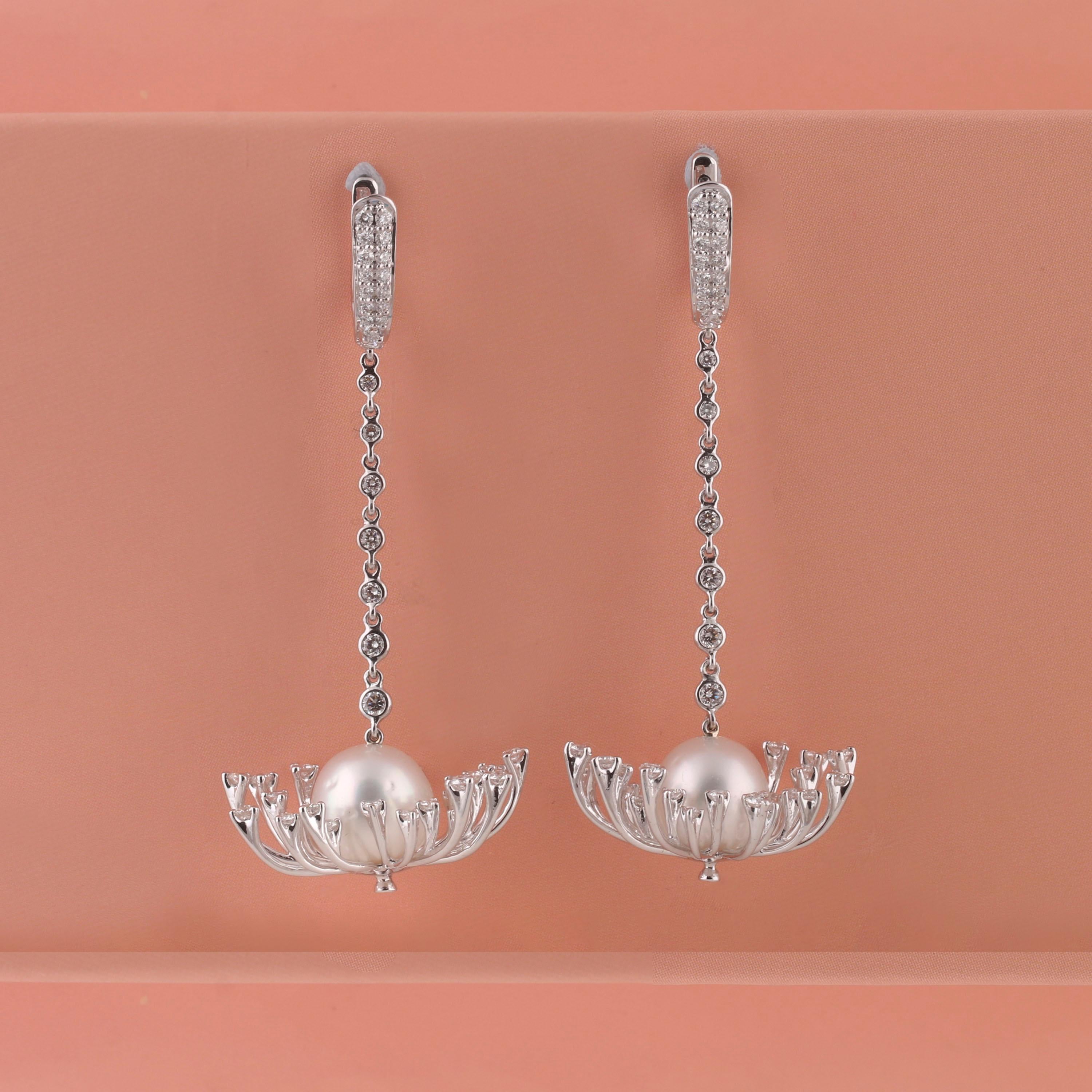 Studio Rêves Diamonds and Pearl Chandelier Earrings in 18 Karat White Gold For Sale 3
