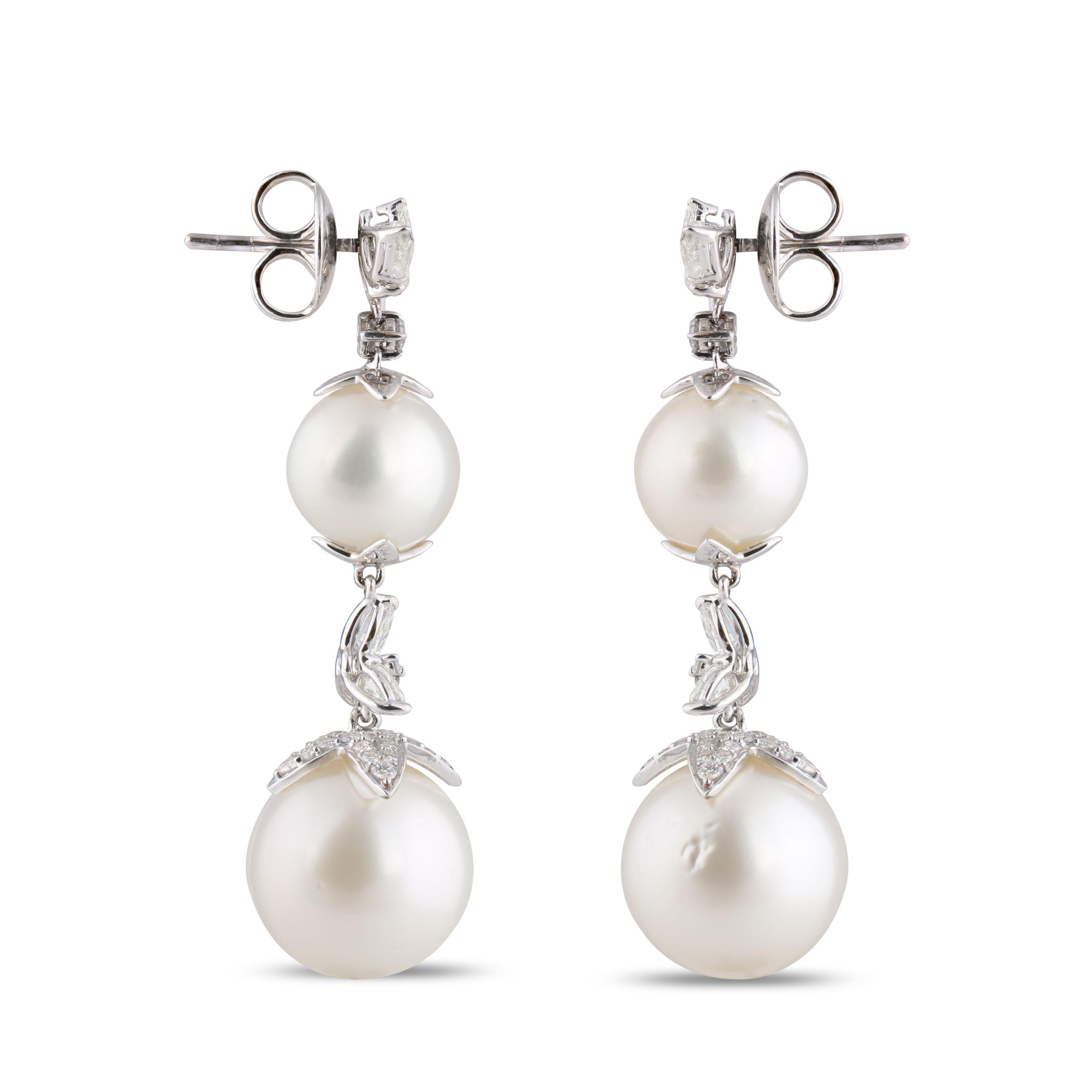 Women's Studio Rêves Diamonds and Pearls Dangling Earrings in 18 Karat Gold