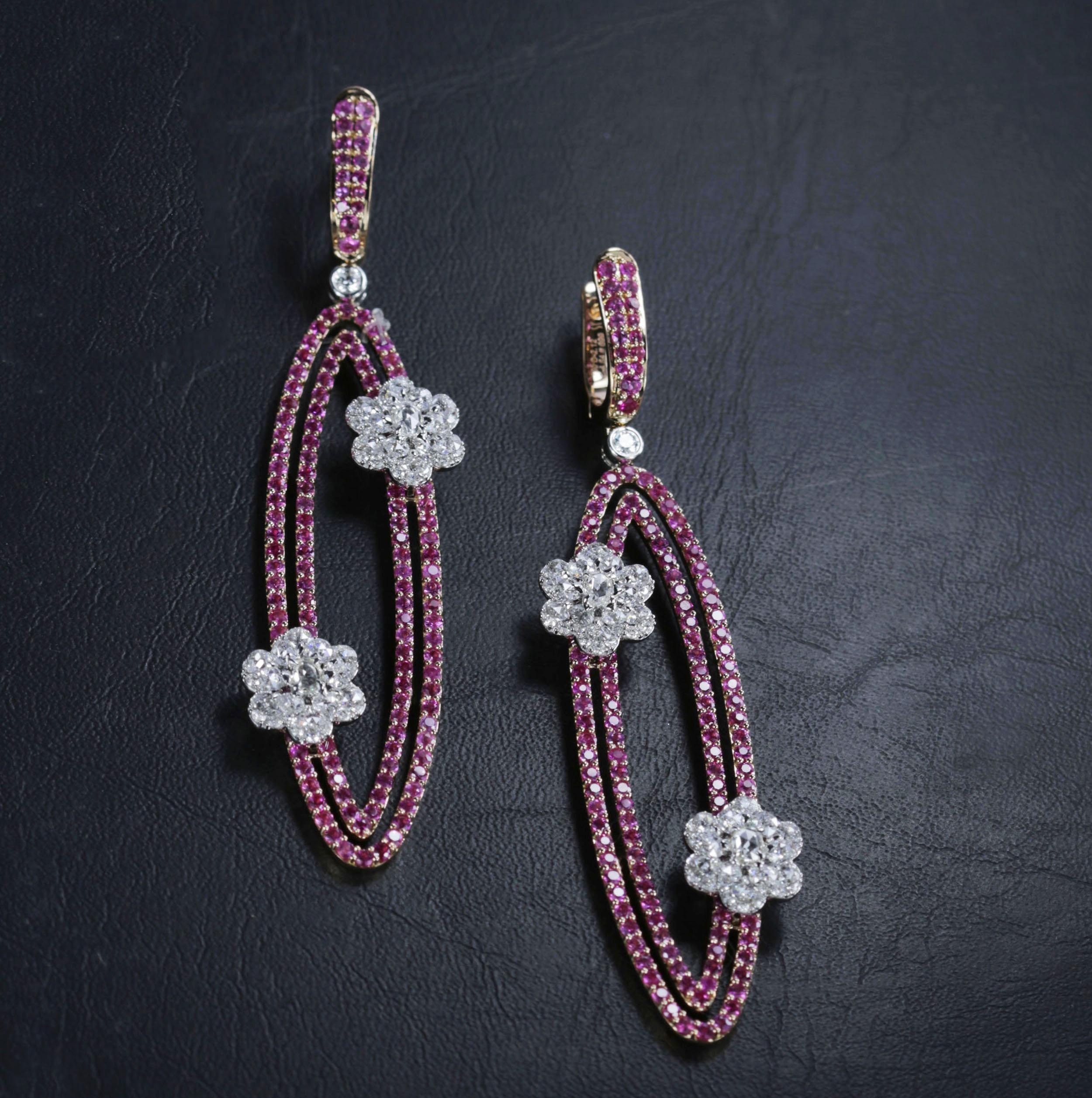 Studio Rêves Diamonds and Pink Sapphire Oval Dangling Earrings in 18 Karat Gold In New Condition For Sale In Mumbai, Maharashtra