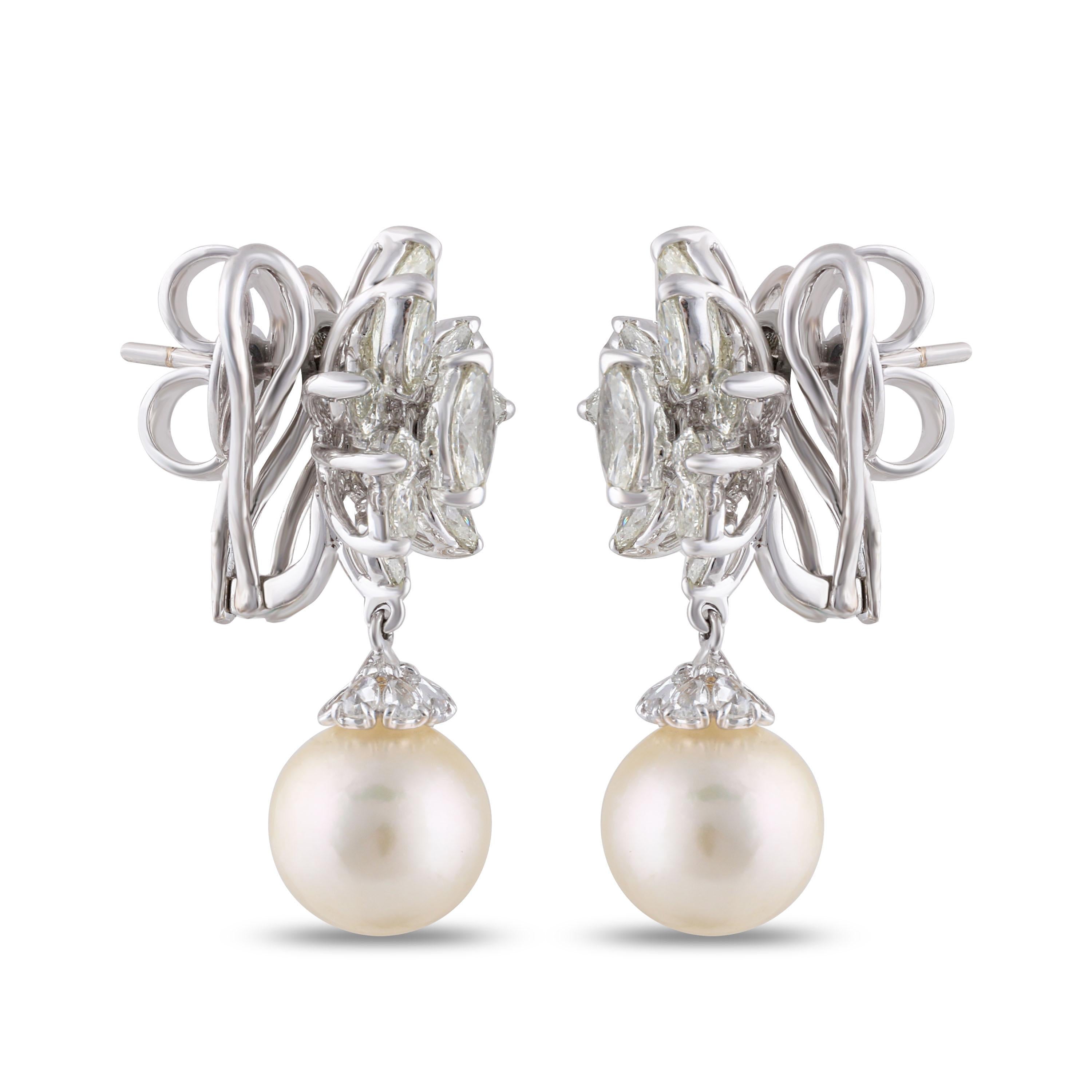 Modern Studio Rêves Diamonds and South Sea Pearl Earrings in 18 Karat White Gold For Sale