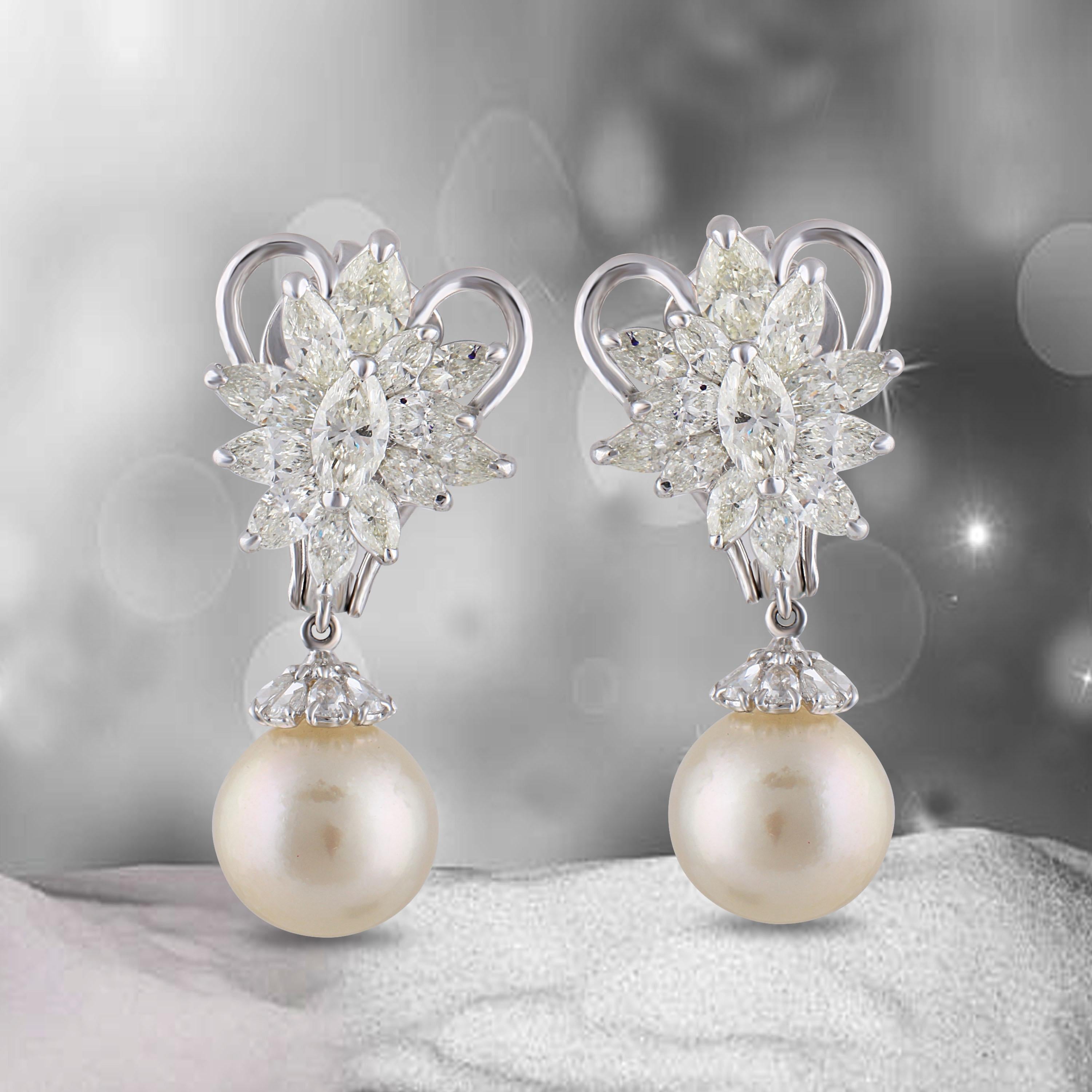 Women's Studio Rêves Diamonds and South Sea Pearl Earrings in 18 Karat White Gold For Sale