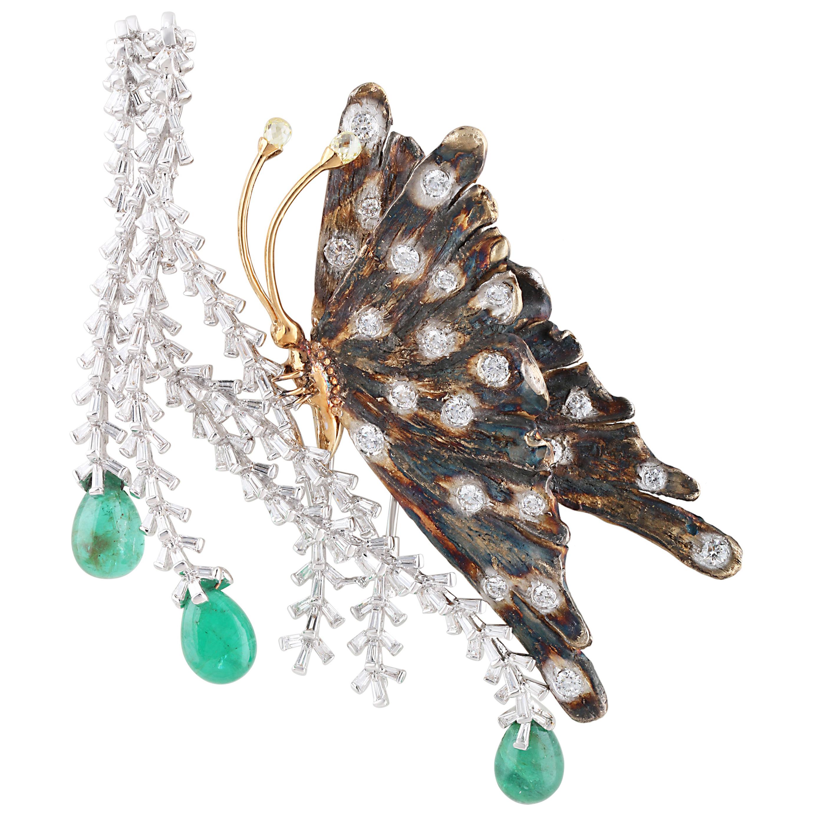 Studio Rêves Diamonds Butterfly Brooch in 18 Karat Gold For Sale