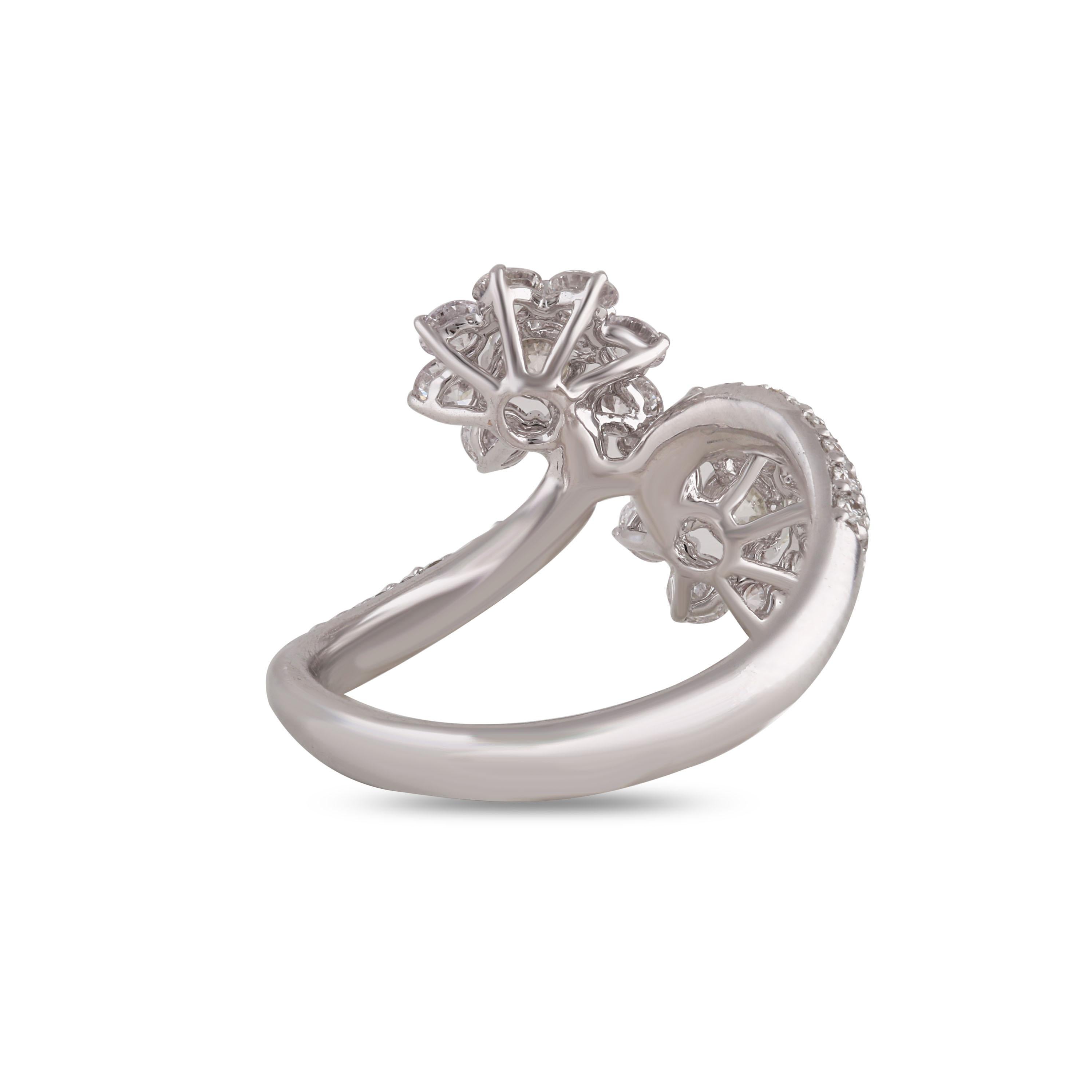 Women's Studio Rêves Diamonds Floral Cluster Ring in 18 Karat Gold For Sale