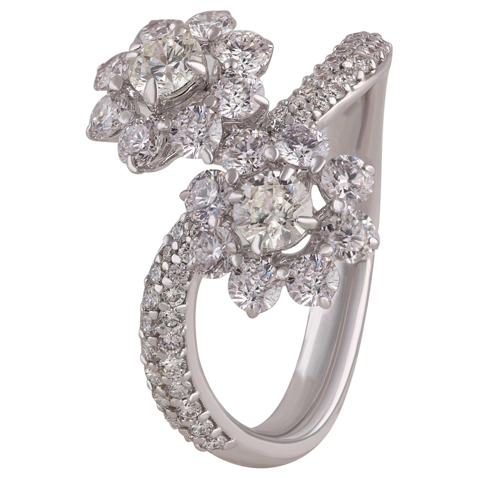 Studio Rêves Diamonds Floral Cluster Ring in 18 Karat Gold For Sale