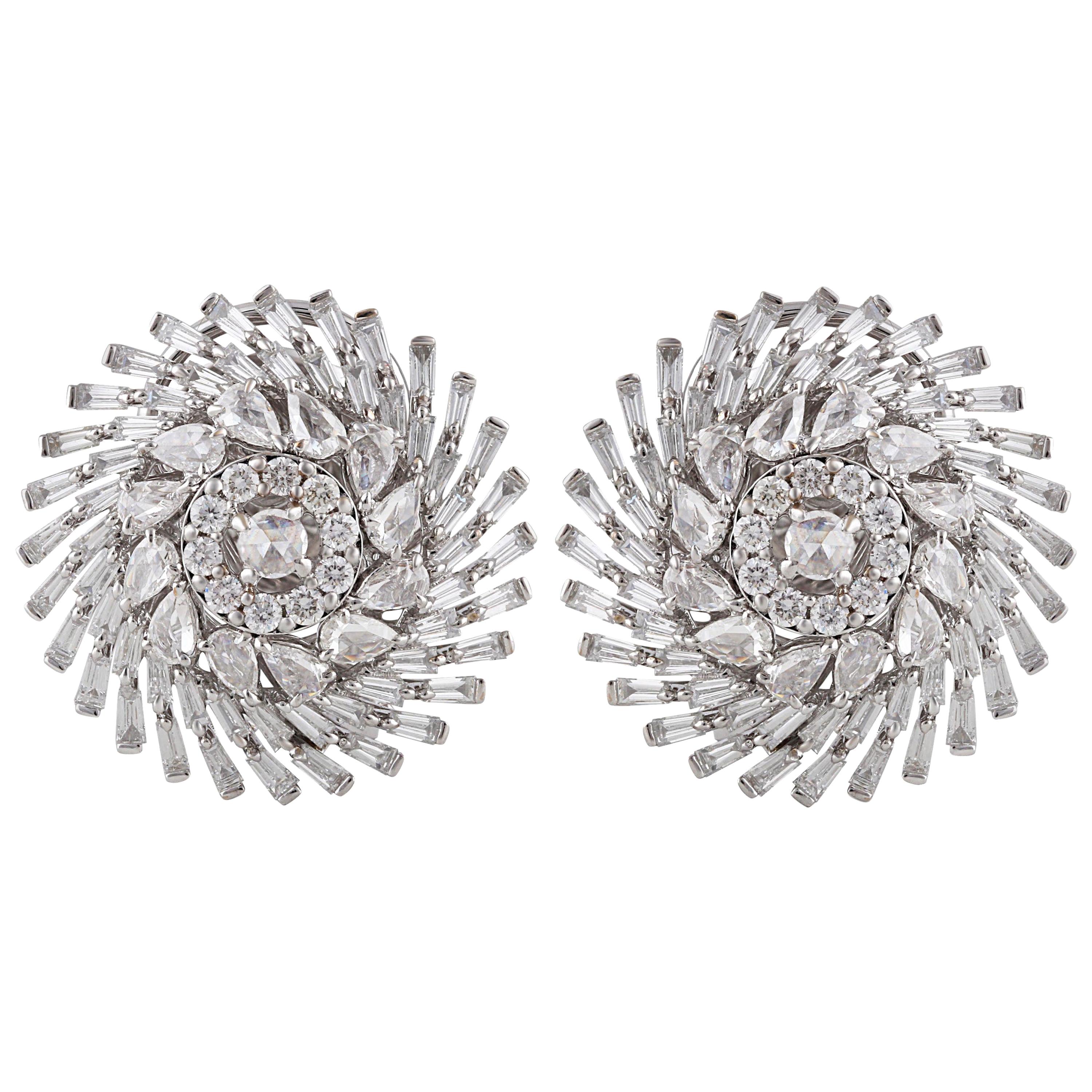 Studio Rêves Diamonds Snowflakes Stud Earrings in 18 Karat Gold For Sale