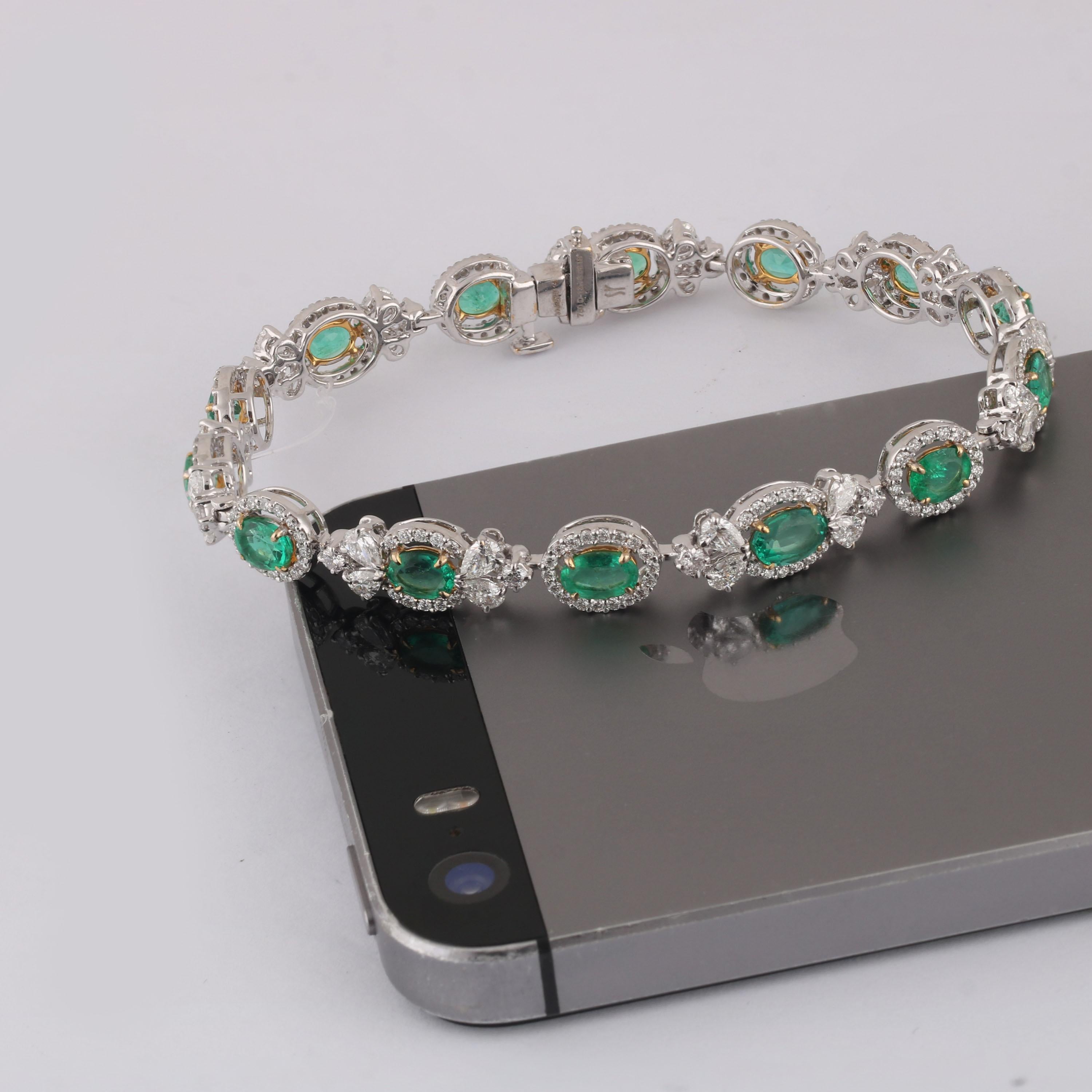 Round Cut Studio Rêves Emerald and Diamond Tennis Bracelet in 18 Karat Gold For Sale