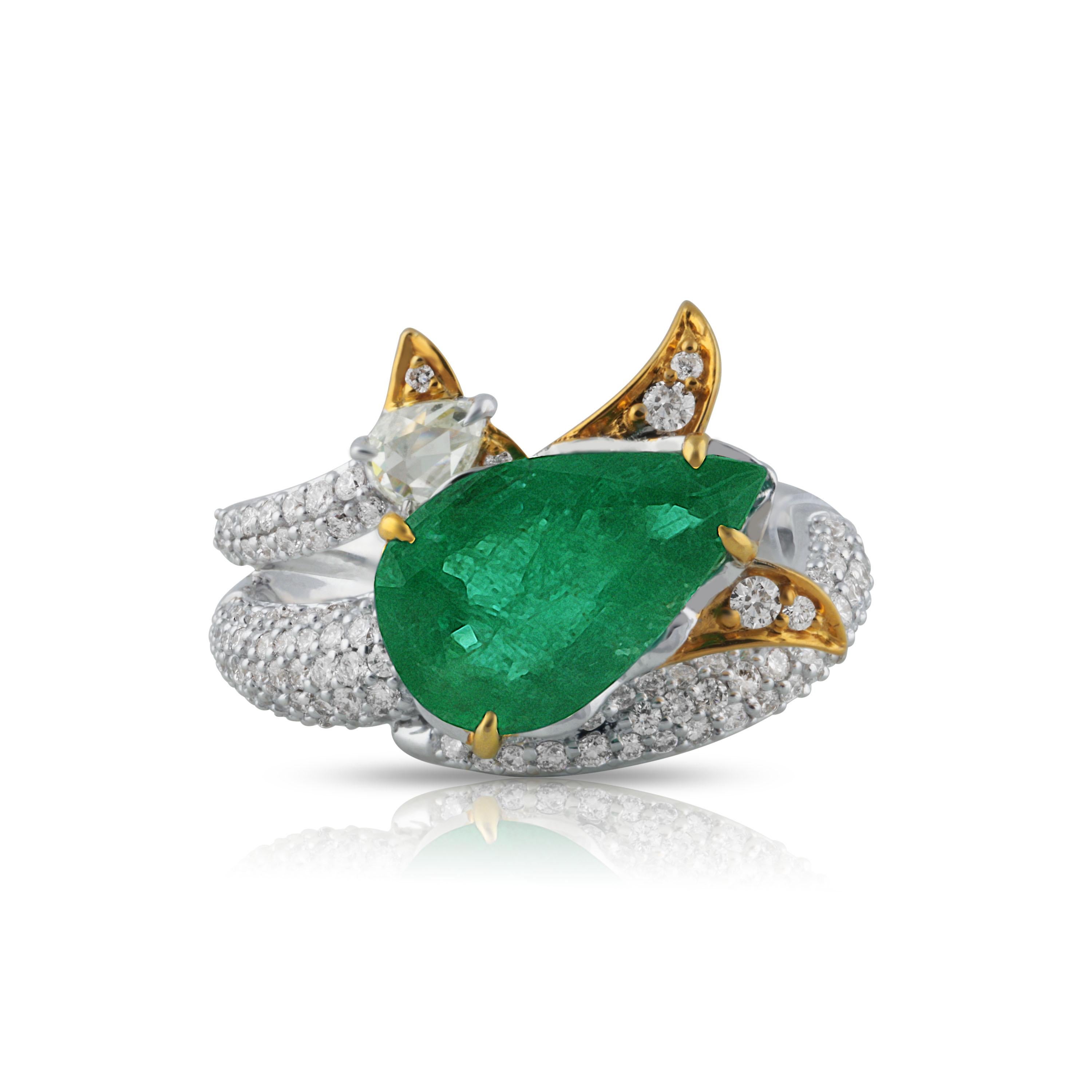 Studio Rêves Emerald and Diamonds Bud Ring 18 Karat Gold In New Condition For Sale In Mumbai, Maharashtra