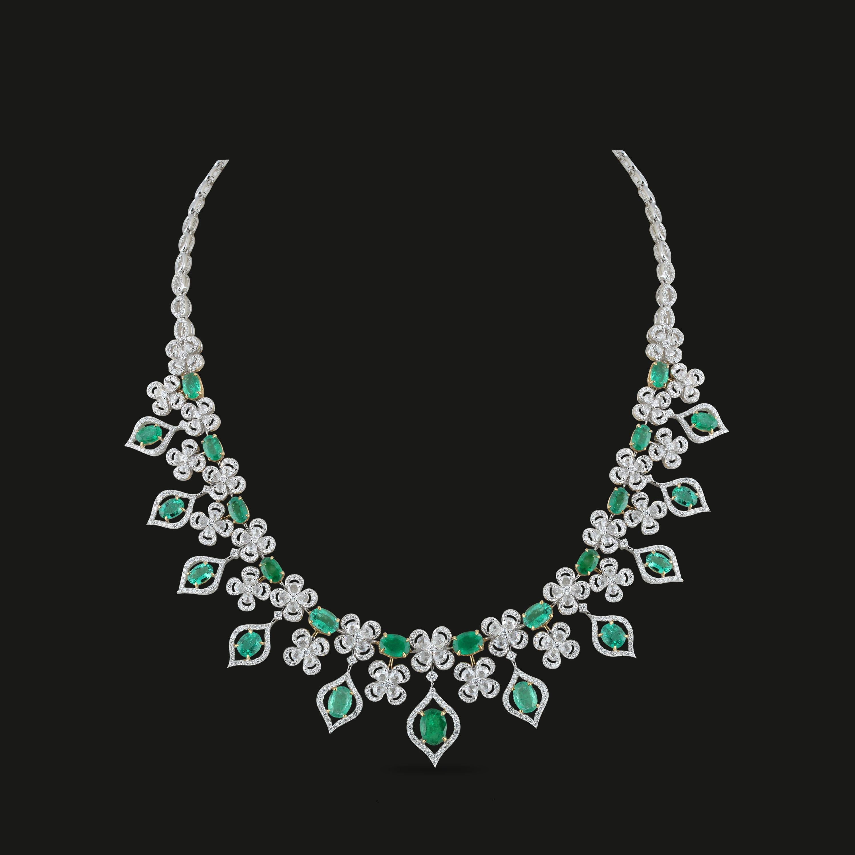 Studio Rêves Emerald and Diamonds Necklace in 18 Karat Gold For Sale 2