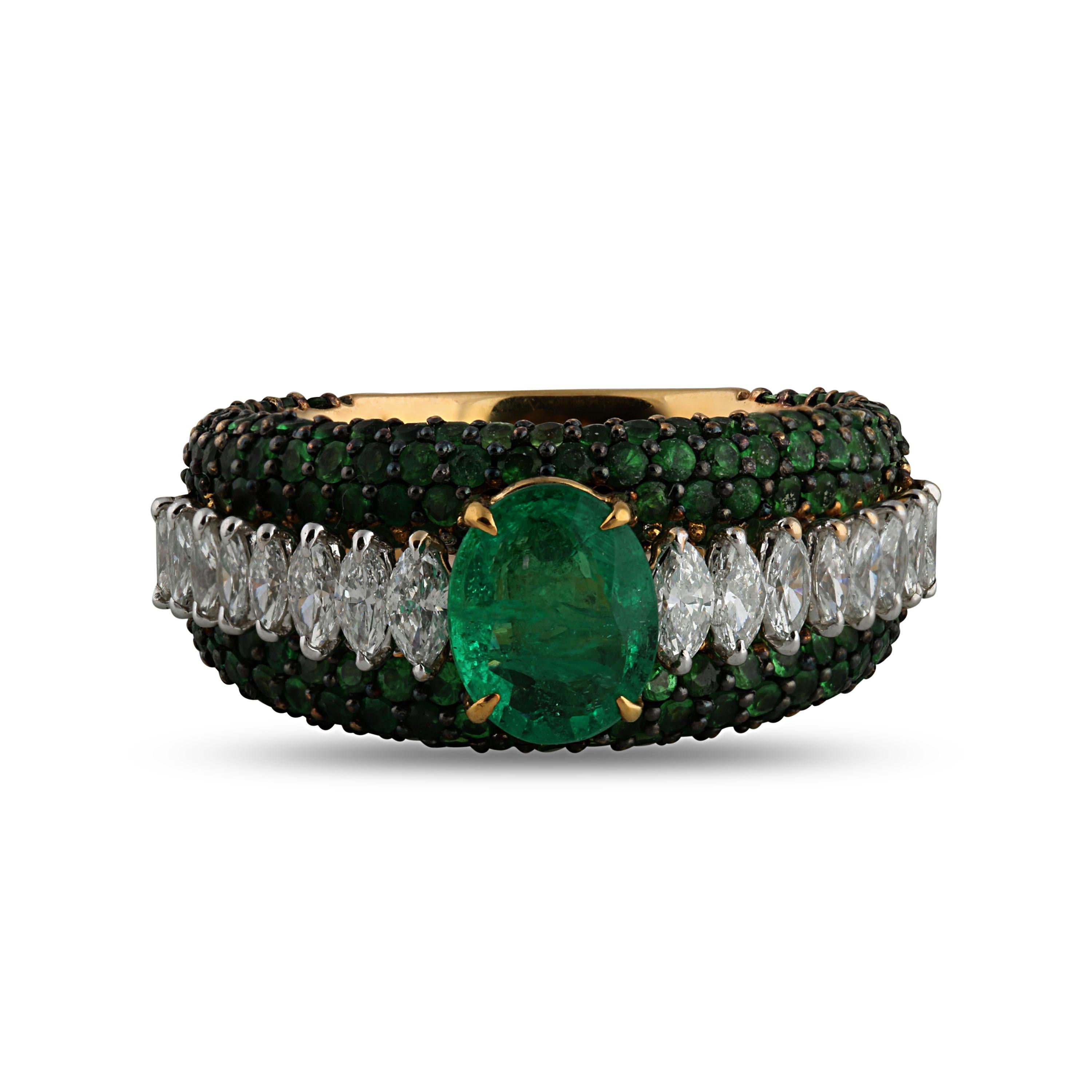 Studio Rêves Emerald and Marquise Diamond Band Ring in 18 Karat Gold For Sale 3