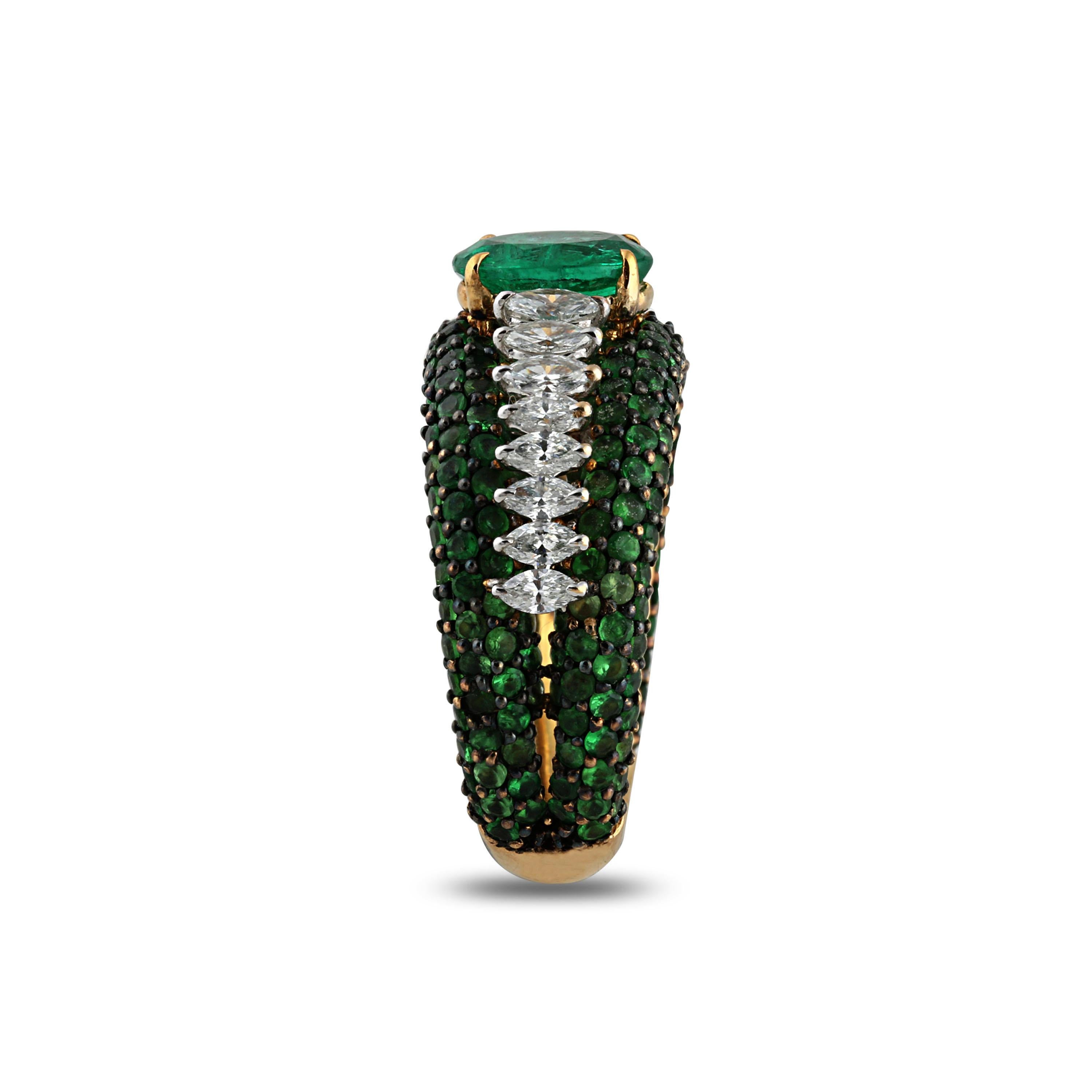 Studio Rêves Emerald and Marquise Diamond Band Ring in 18 Karat Gold For Sale 1